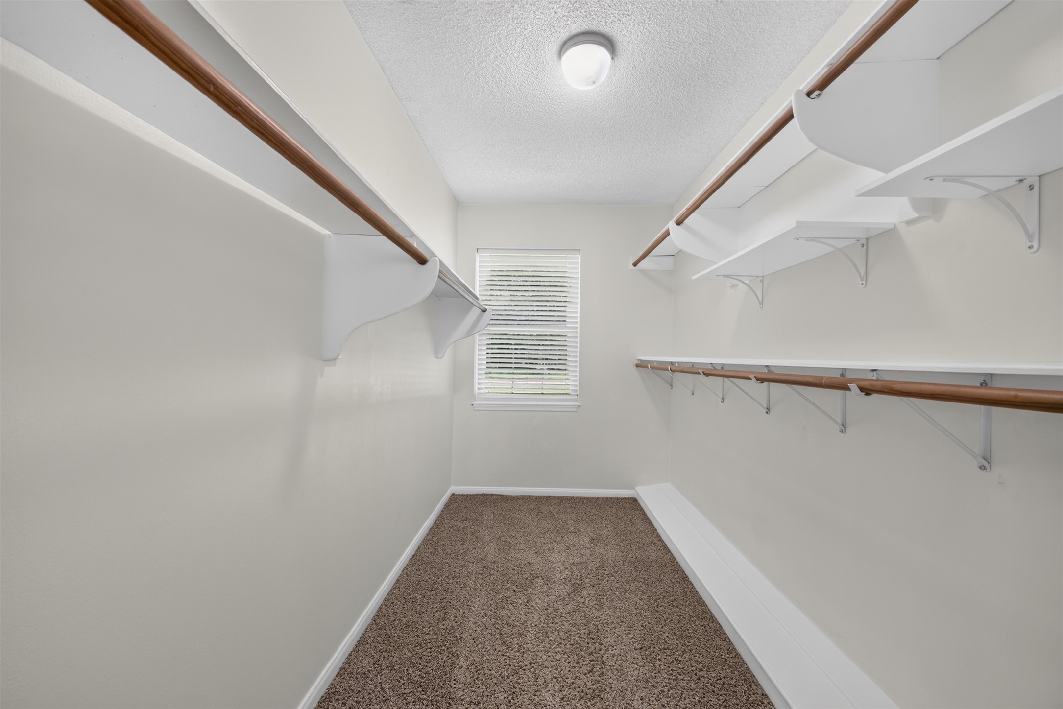 6527 Apple Valley Lane Property Photo 23