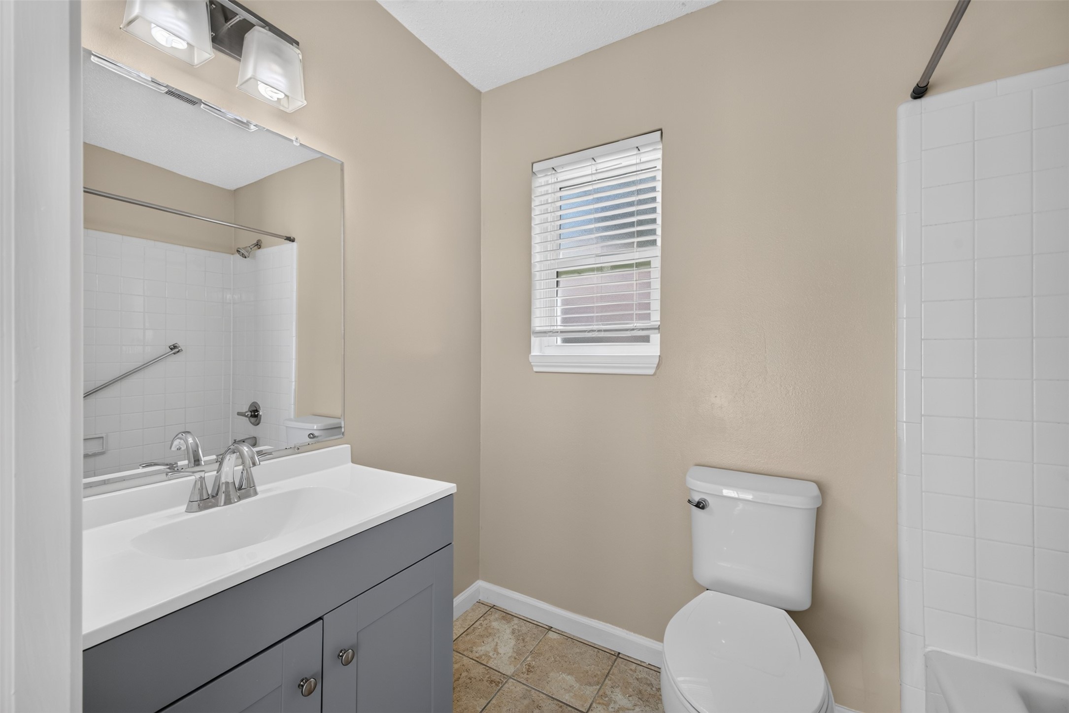 6527 Apple Valley Lane Property Photo 24