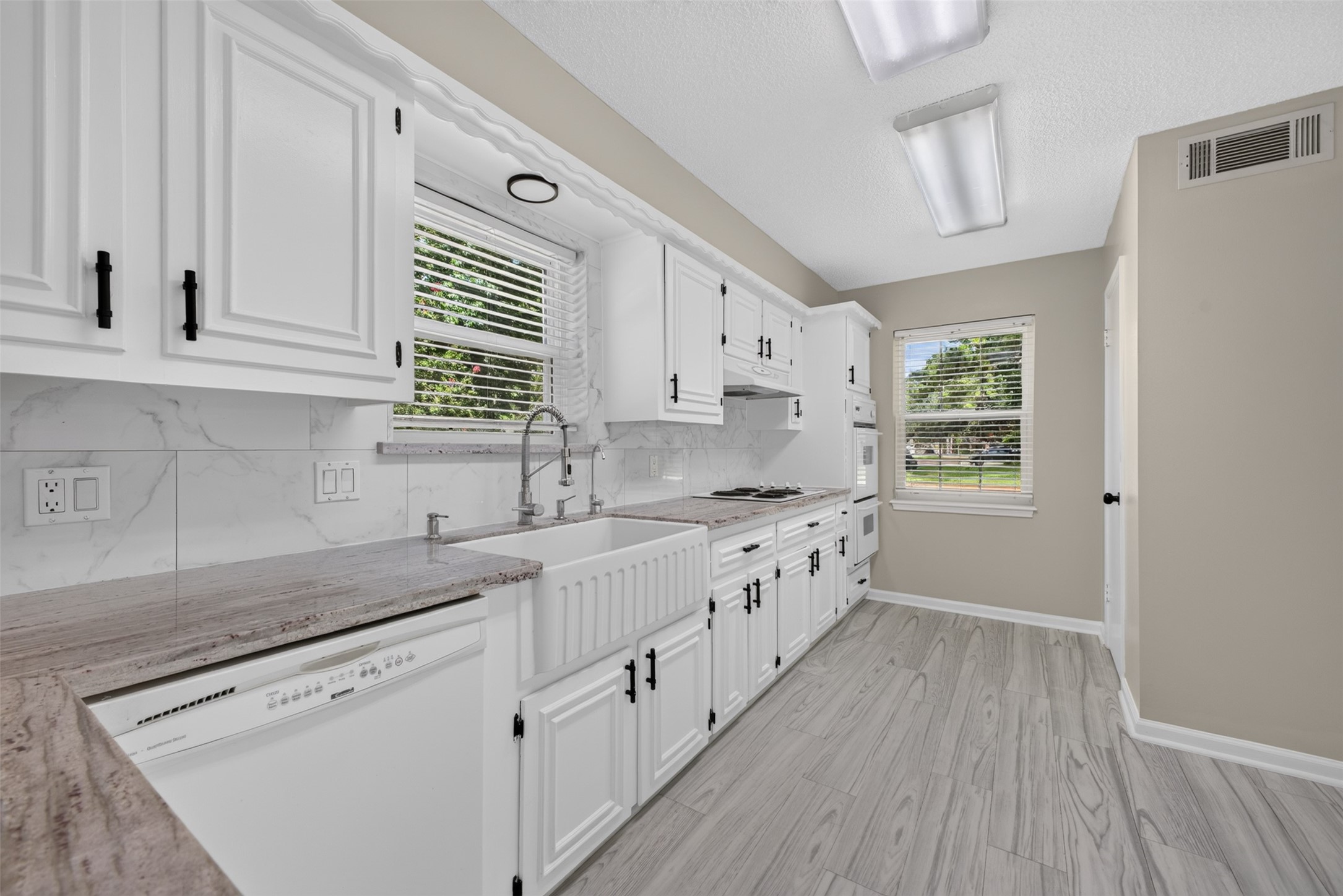 6527 Apple Valley Lane Property Photo 26