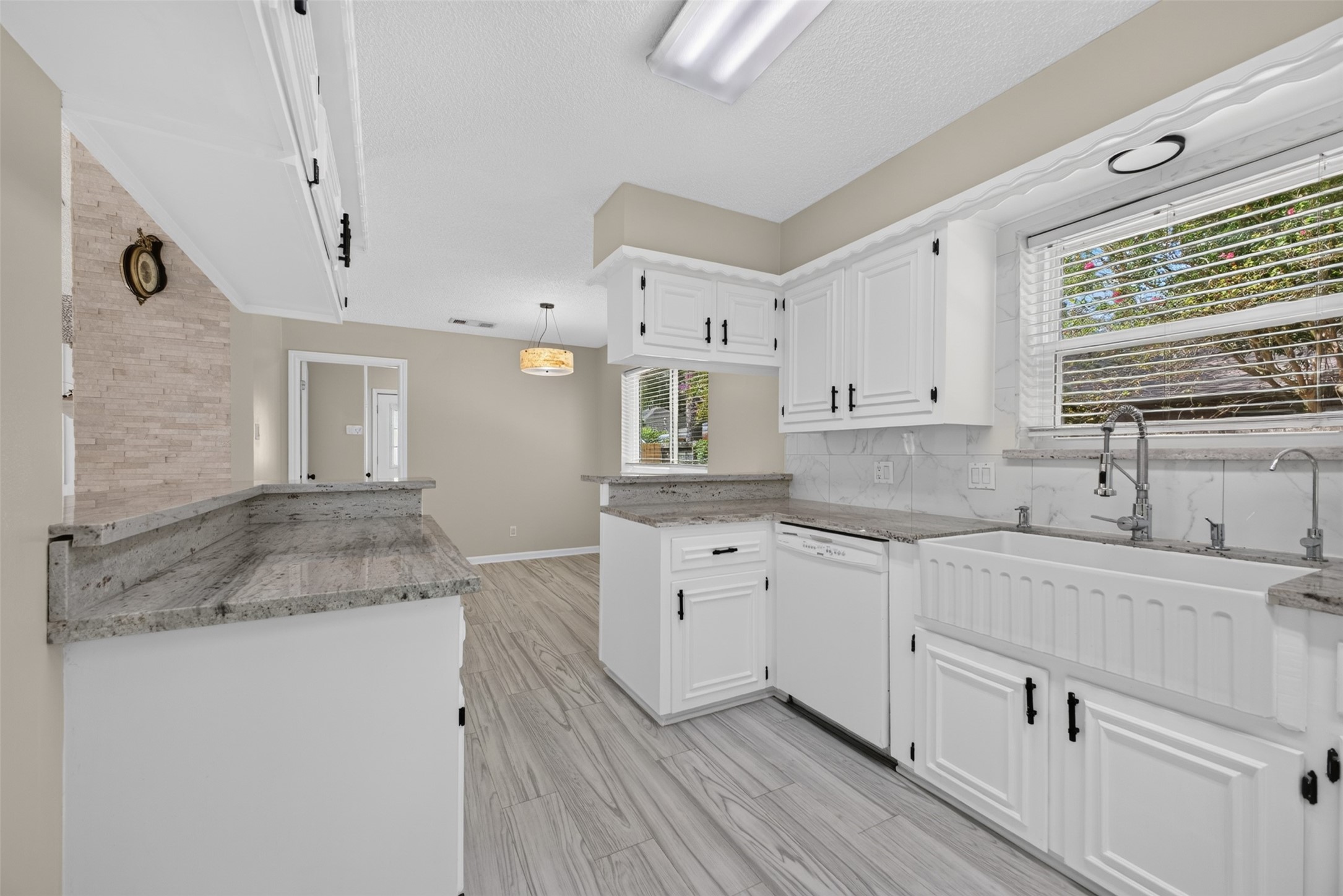 6527 Apple Valley Lane Property Photo 27