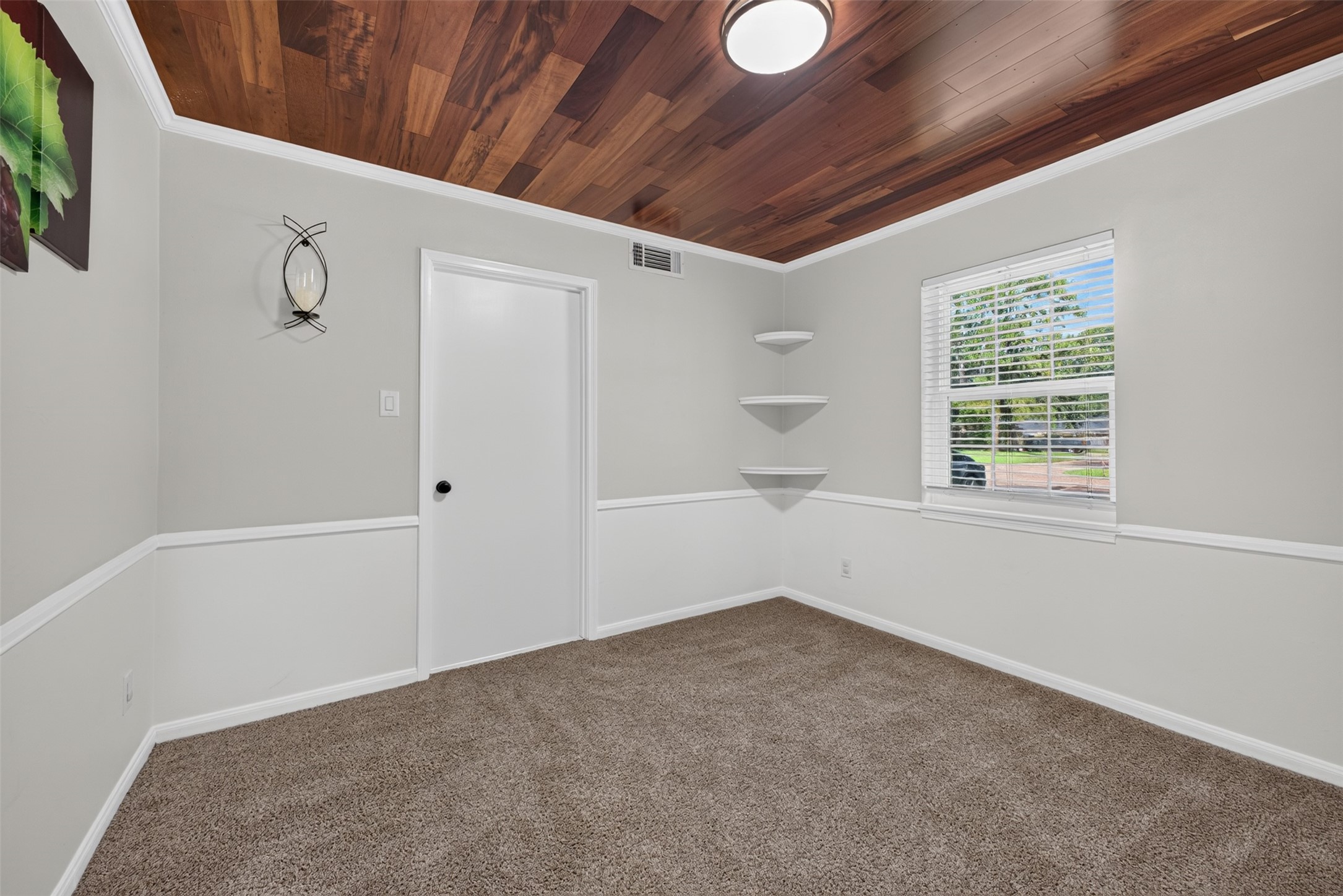 6527 Apple Valley Lane Property Photo 29