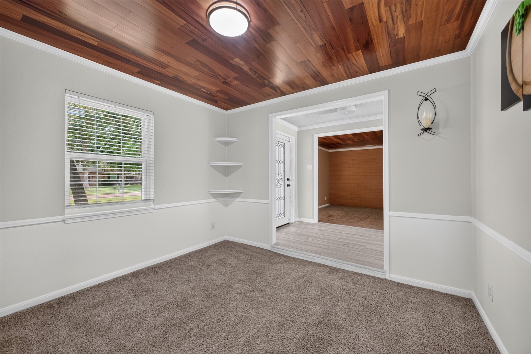 6527 Apple Valley Lane Property Photo 30