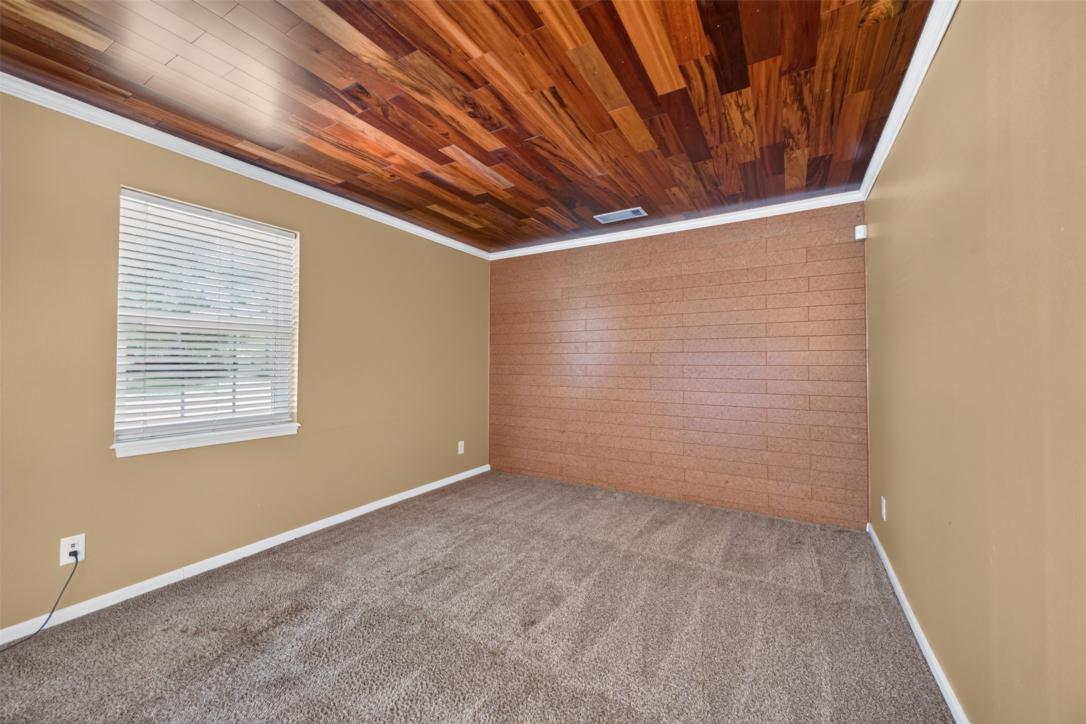 6527 Apple Valley Lane Property Photo 31