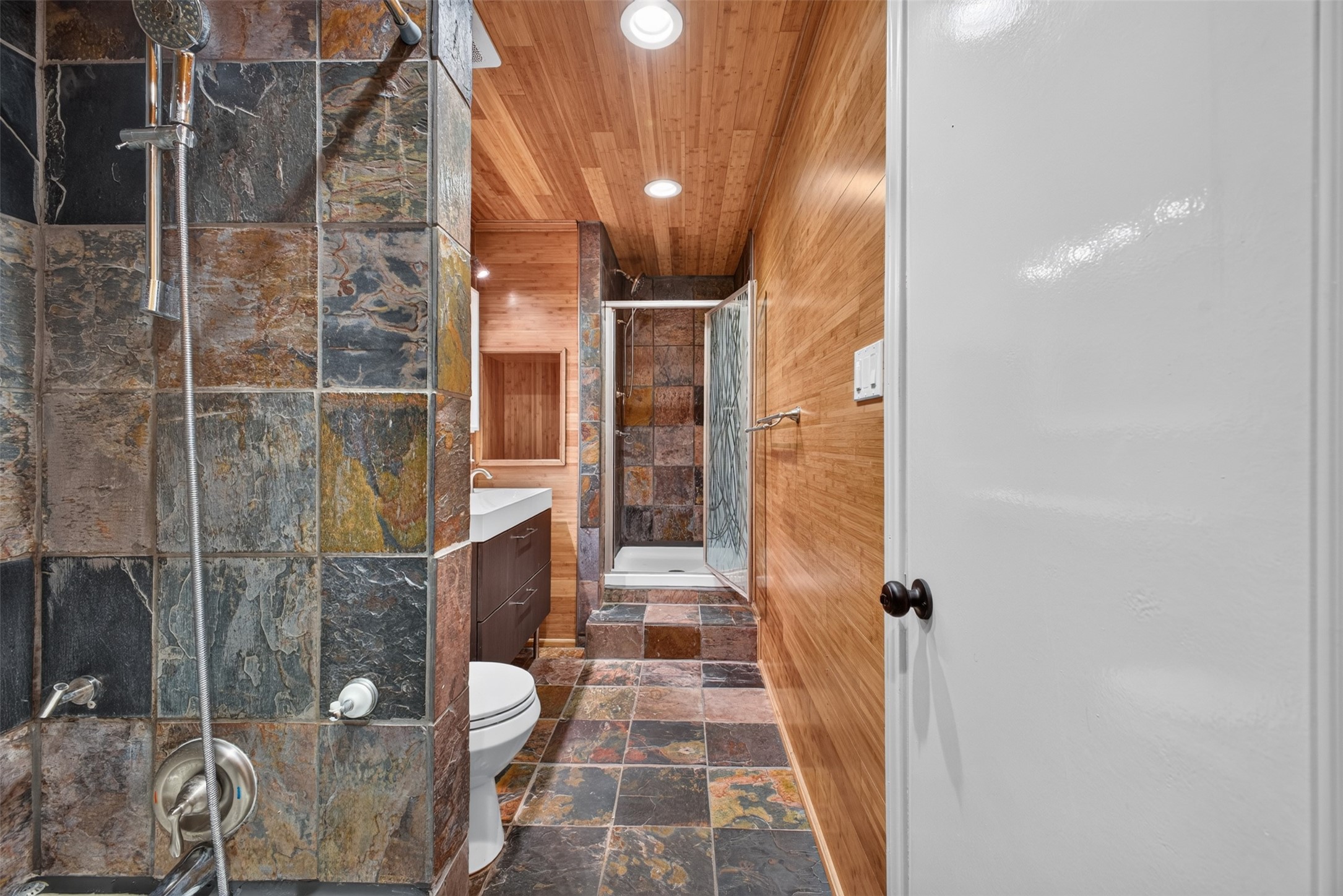 6527 Apple Valley Lane Property Photo 33