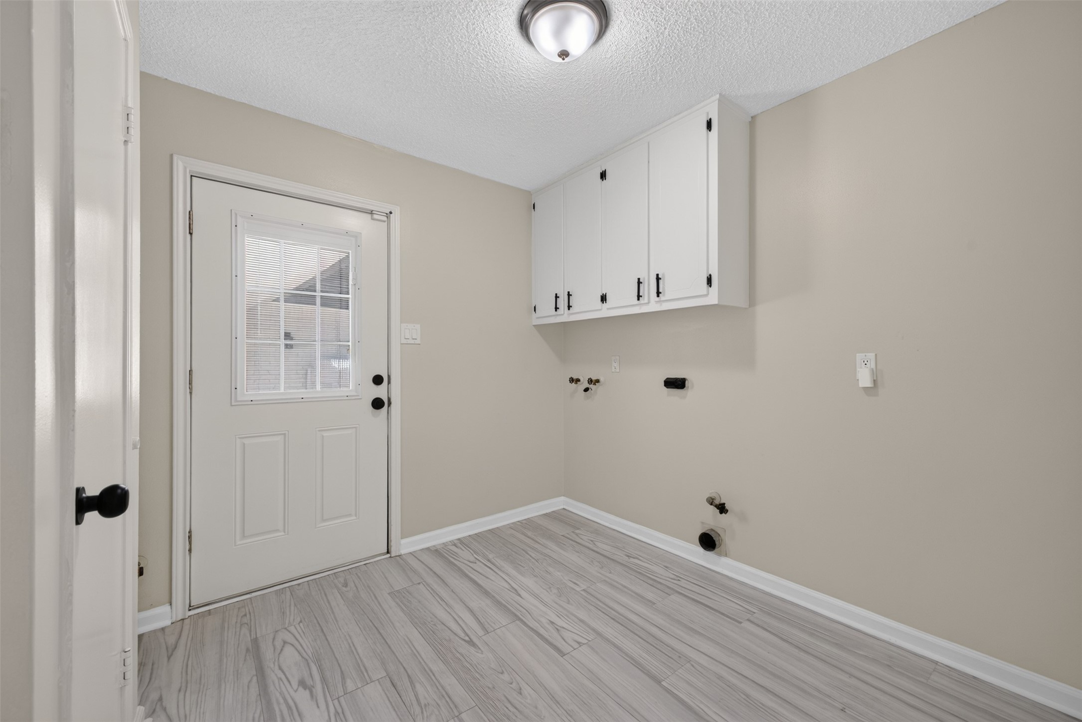 6527 Apple Valley Lane Property Photo 34