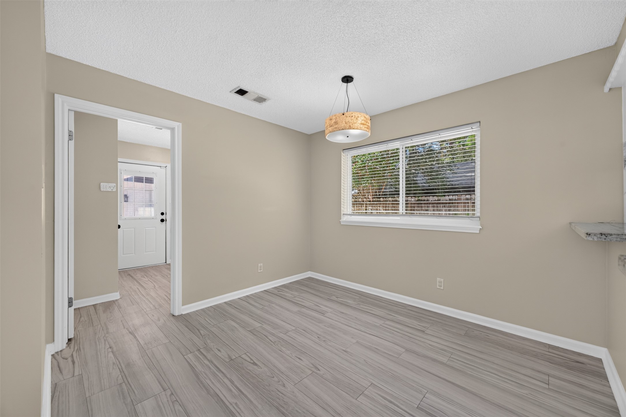 6527 Apple Valley Lane Property Photo 35