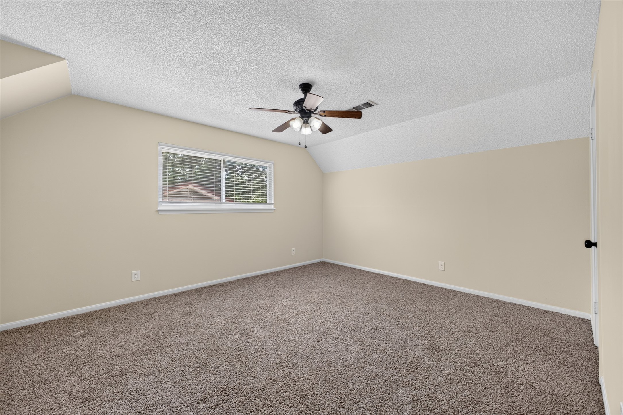 6527 Apple Valley Lane Property Photo 37