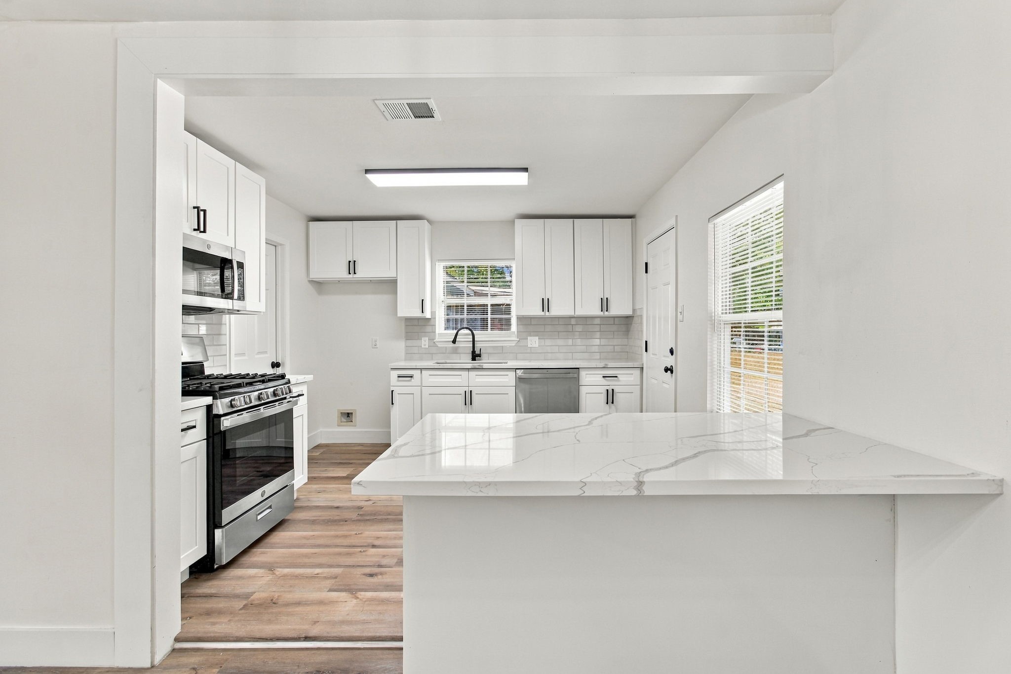 6139 Westover Street Property Photo 8