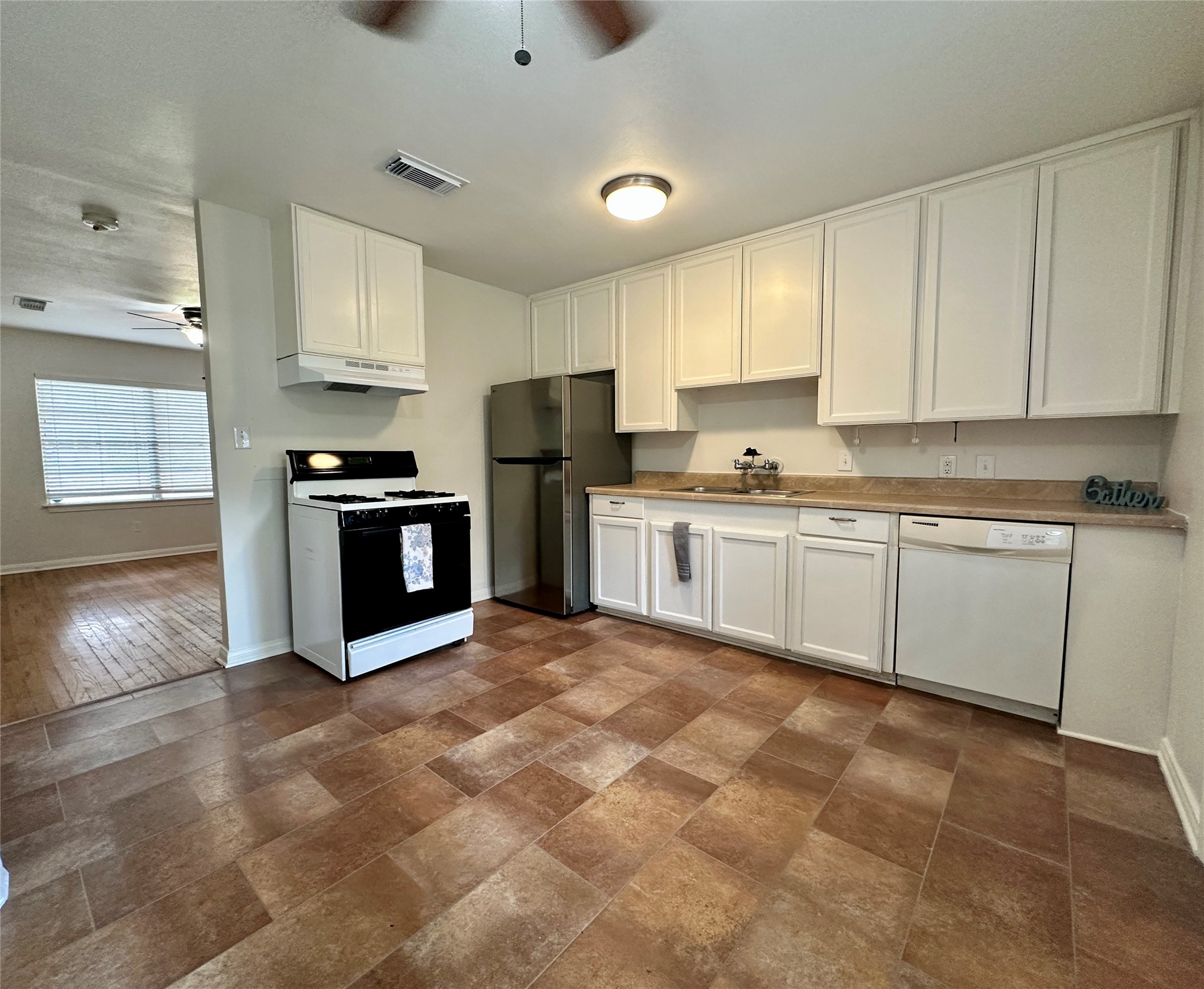 1107 Callahan Avenue Property Photo 6