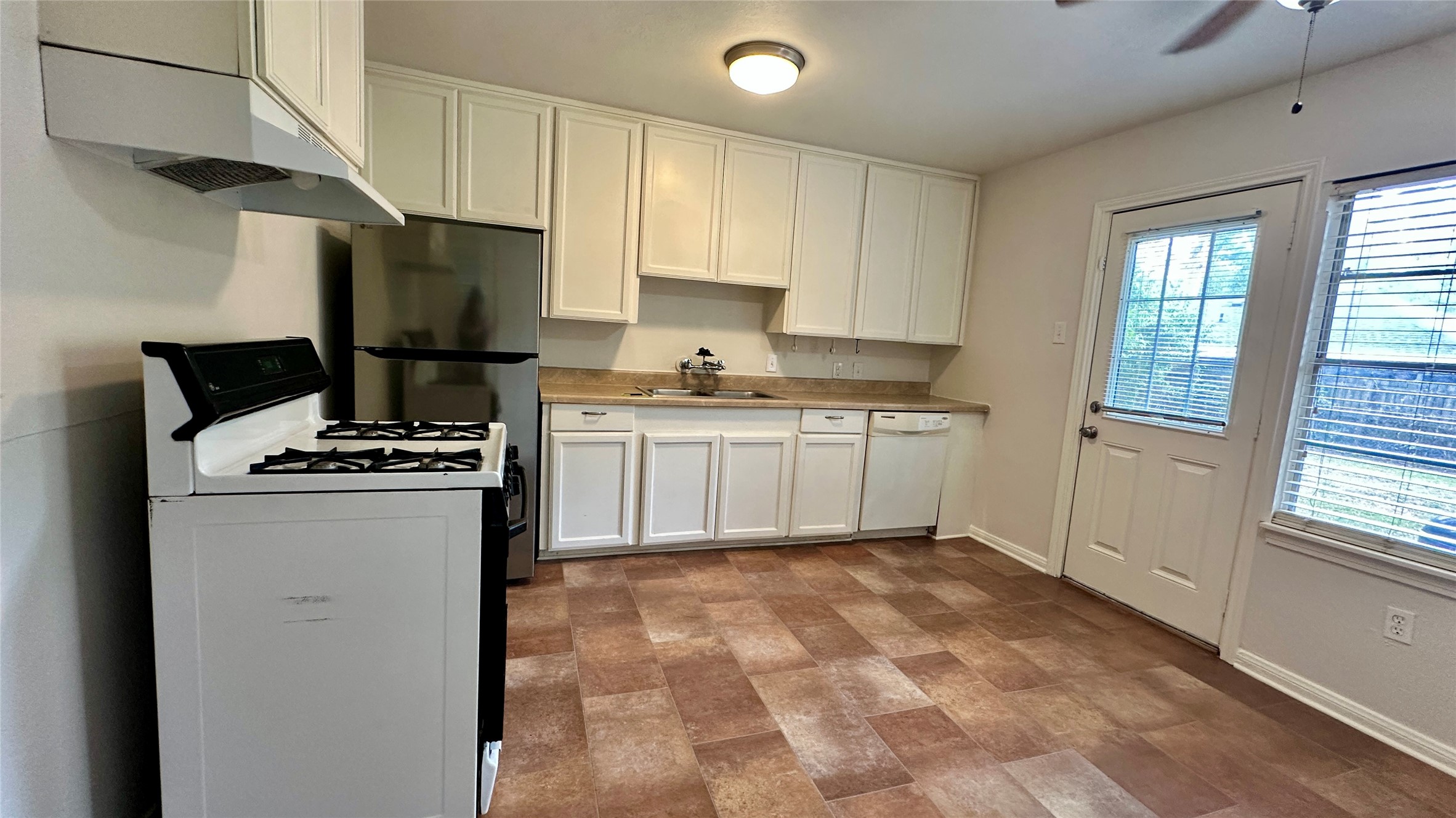 1107 Callahan Avenue Property Photo 8