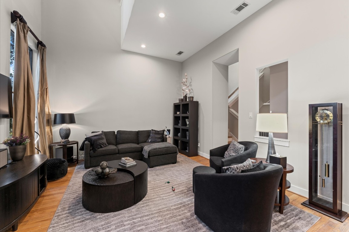 730 Ruthven Property Photo 4