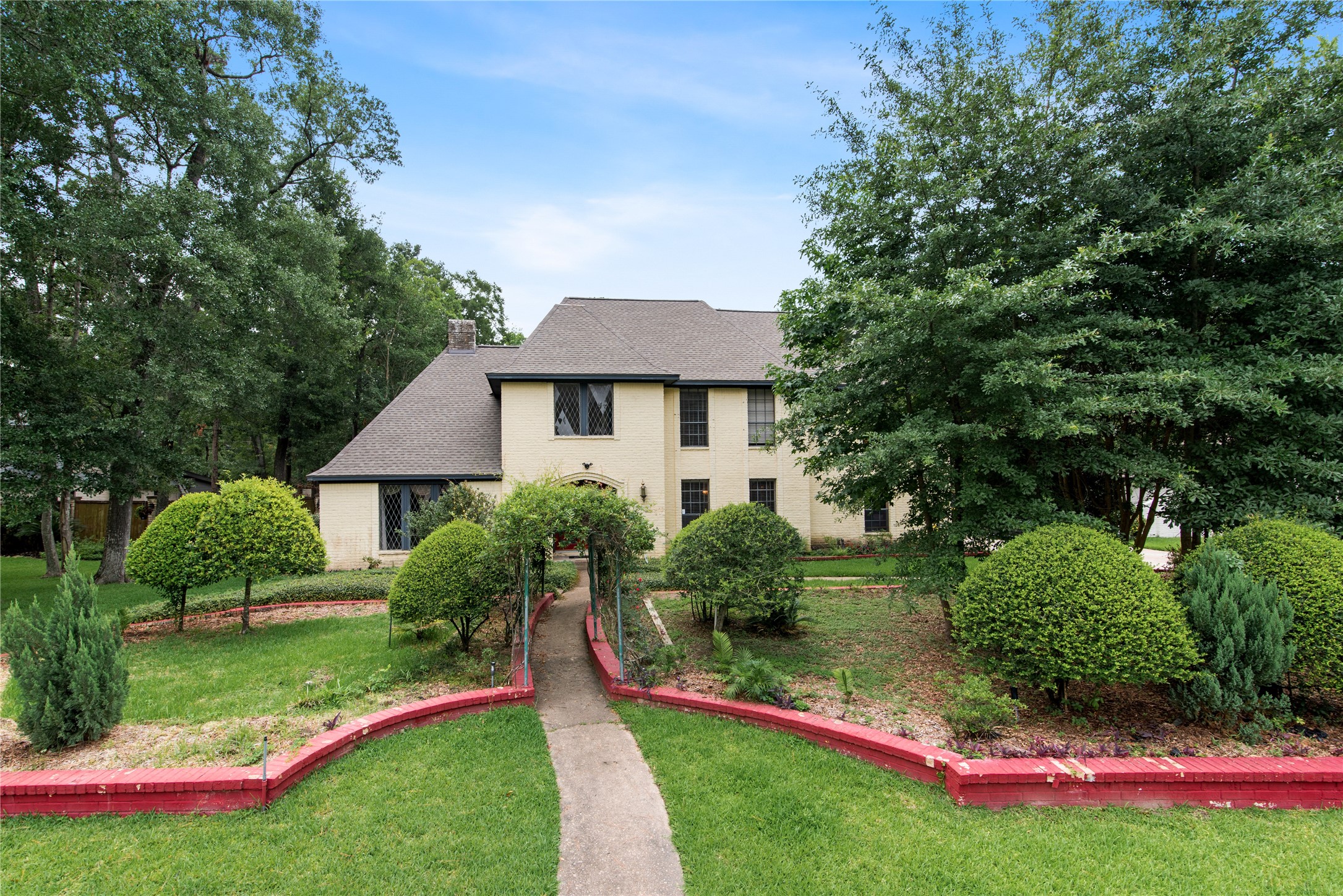 319 S Rivershire Drive Property Photo 1