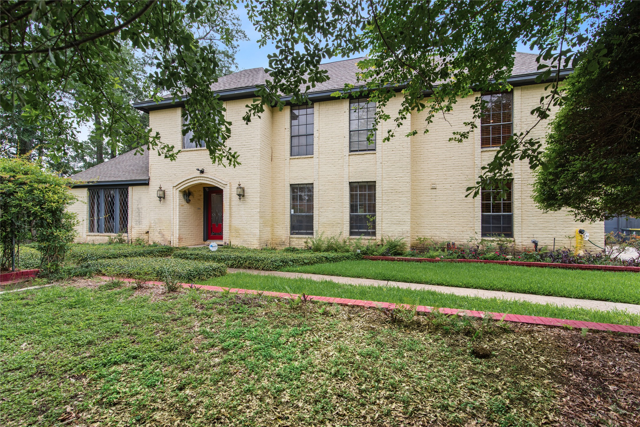 319 S Rivershire Drive Property Photo 3