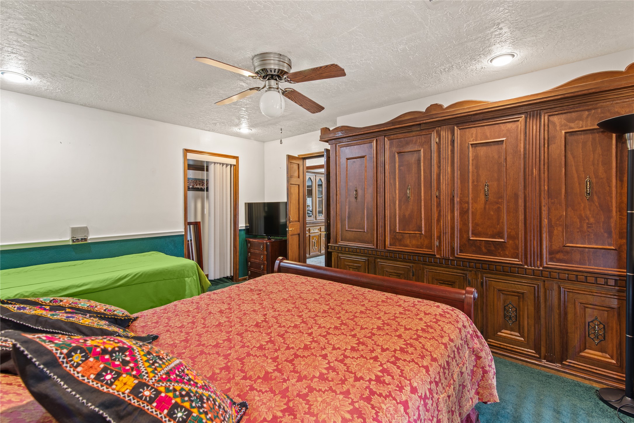 319 S Rivershire Drive Property Photo 12