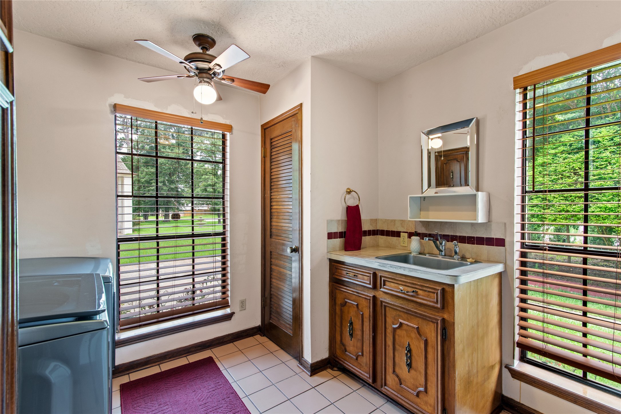 319 S Rivershire Drive Property Photo 14