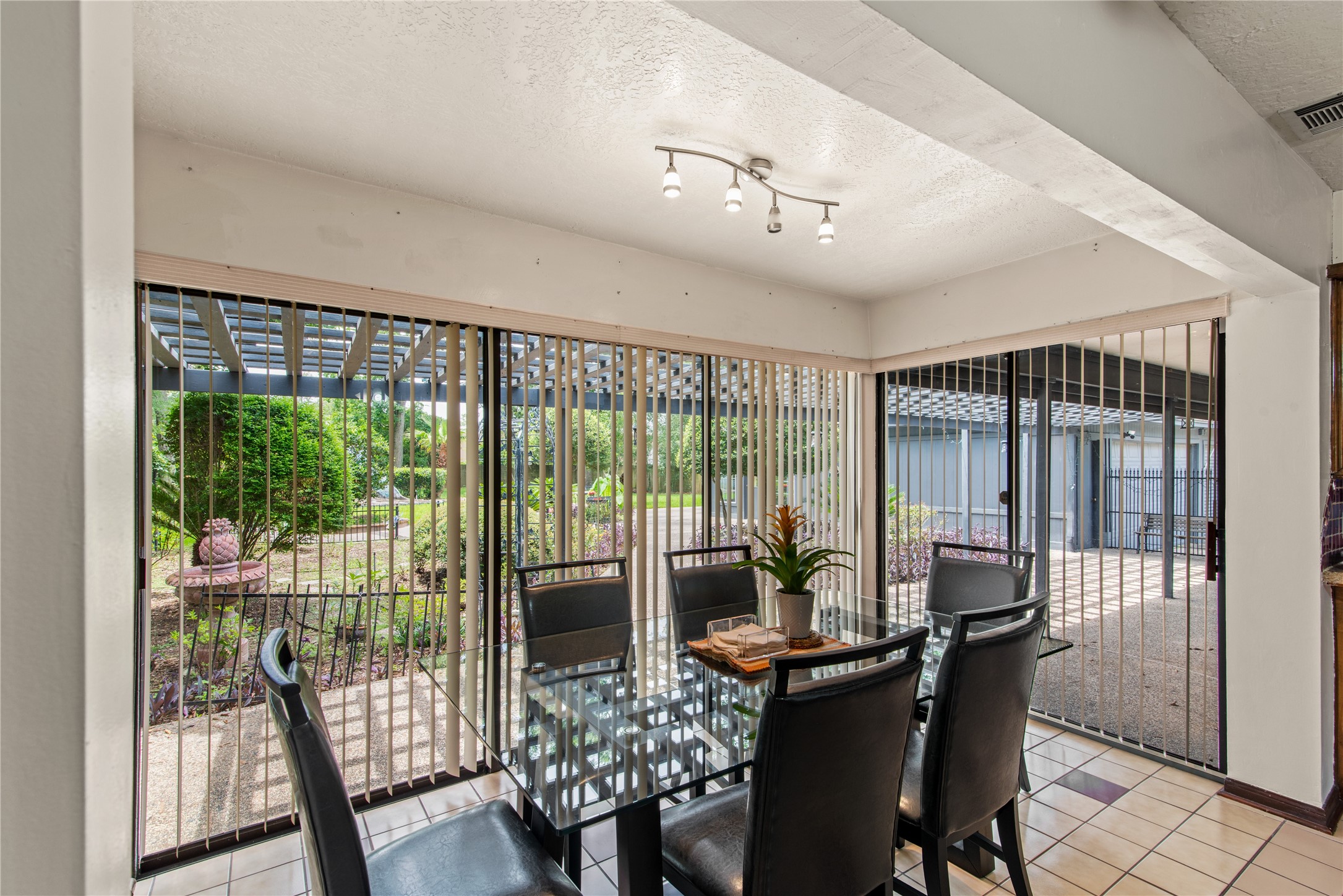 319 S Rivershire Drive Property Photo 20