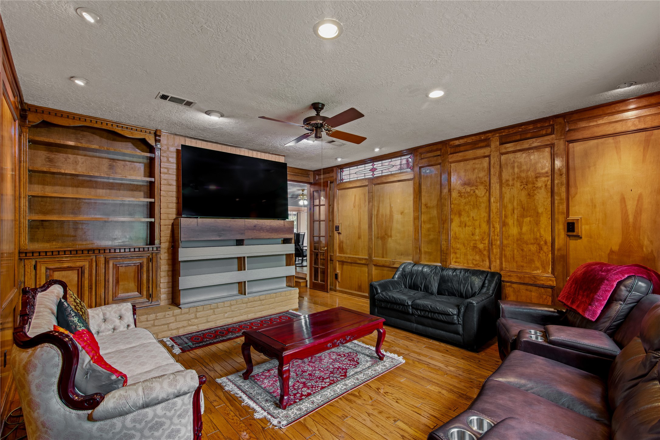 319 S Rivershire Drive Property Photo 25