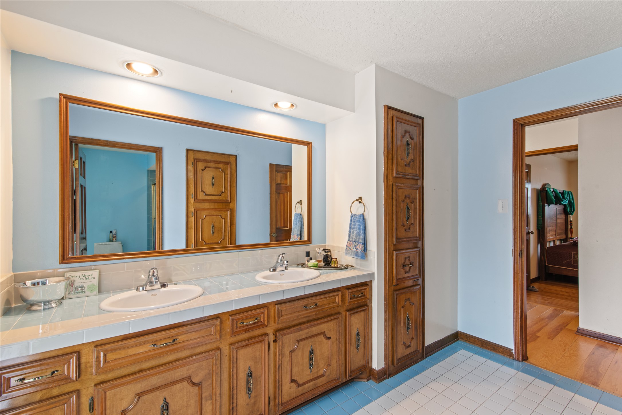 319 S Rivershire Drive Property Photo 32