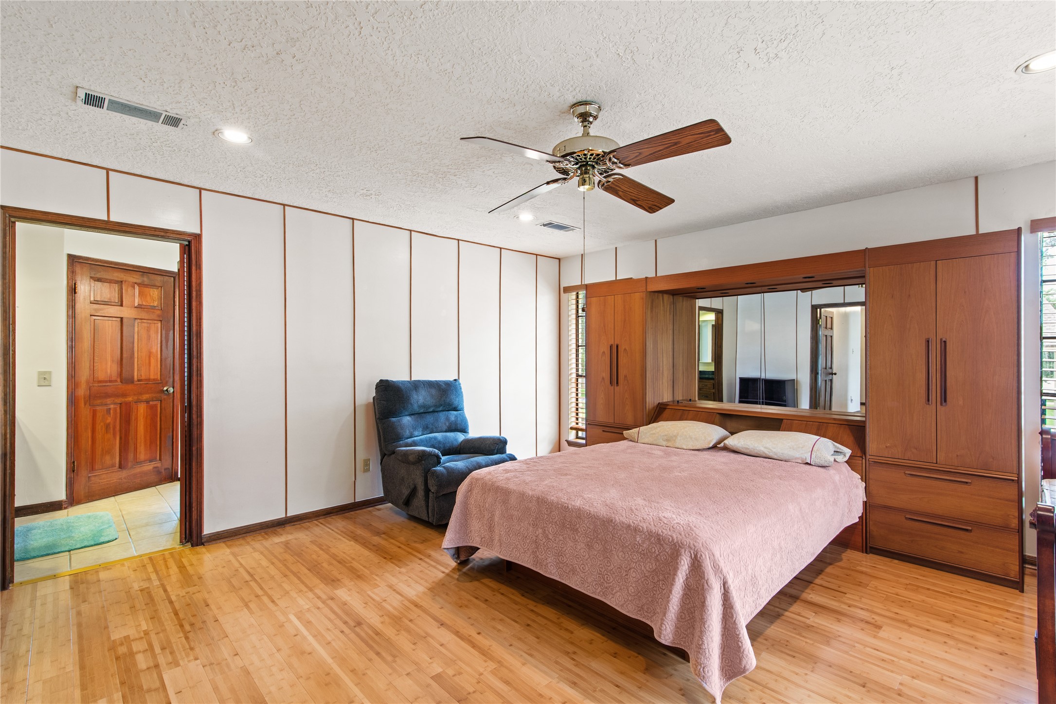 319 S Rivershire Drive Property Photo 34