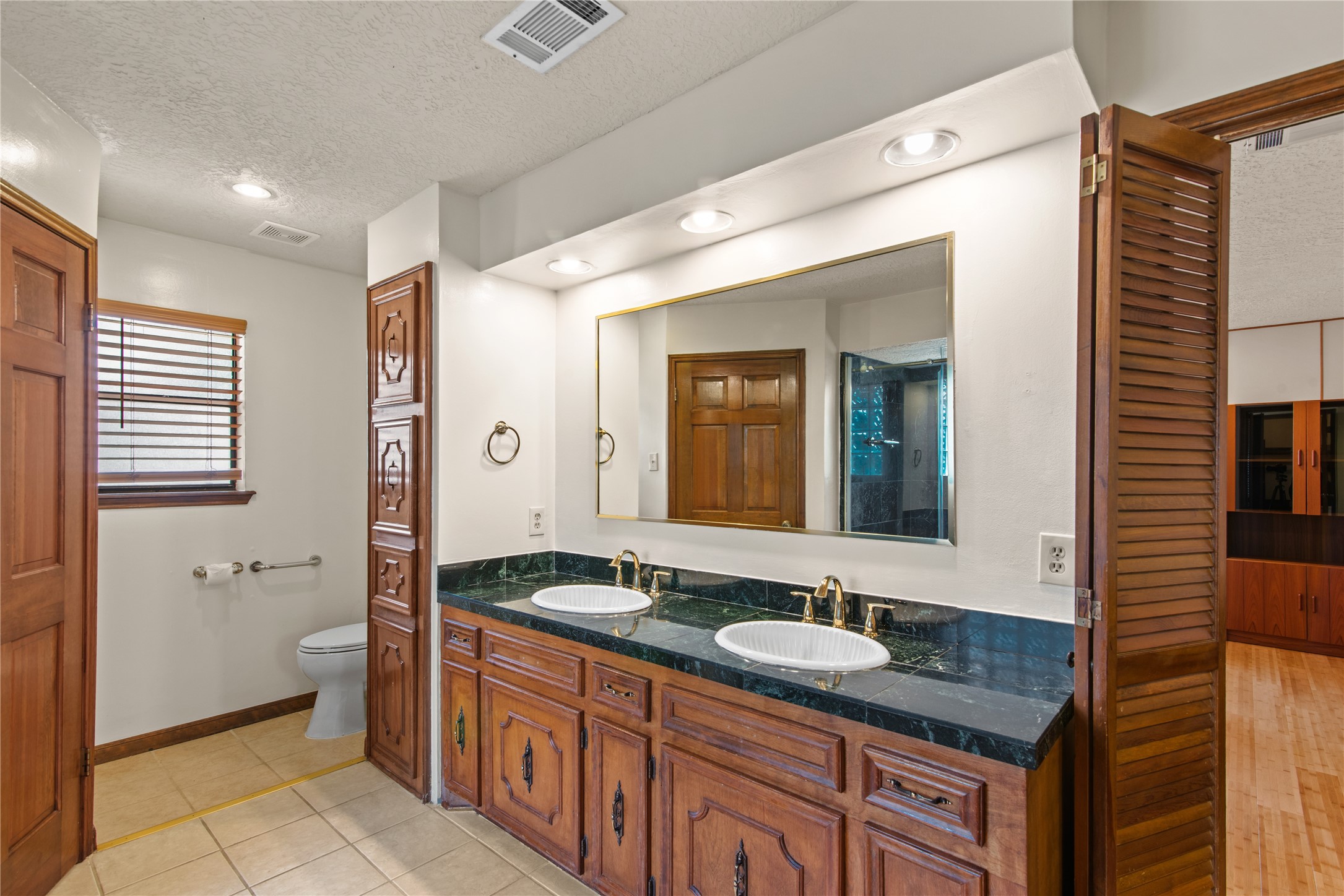 319 S Rivershire Drive Property Photo 37