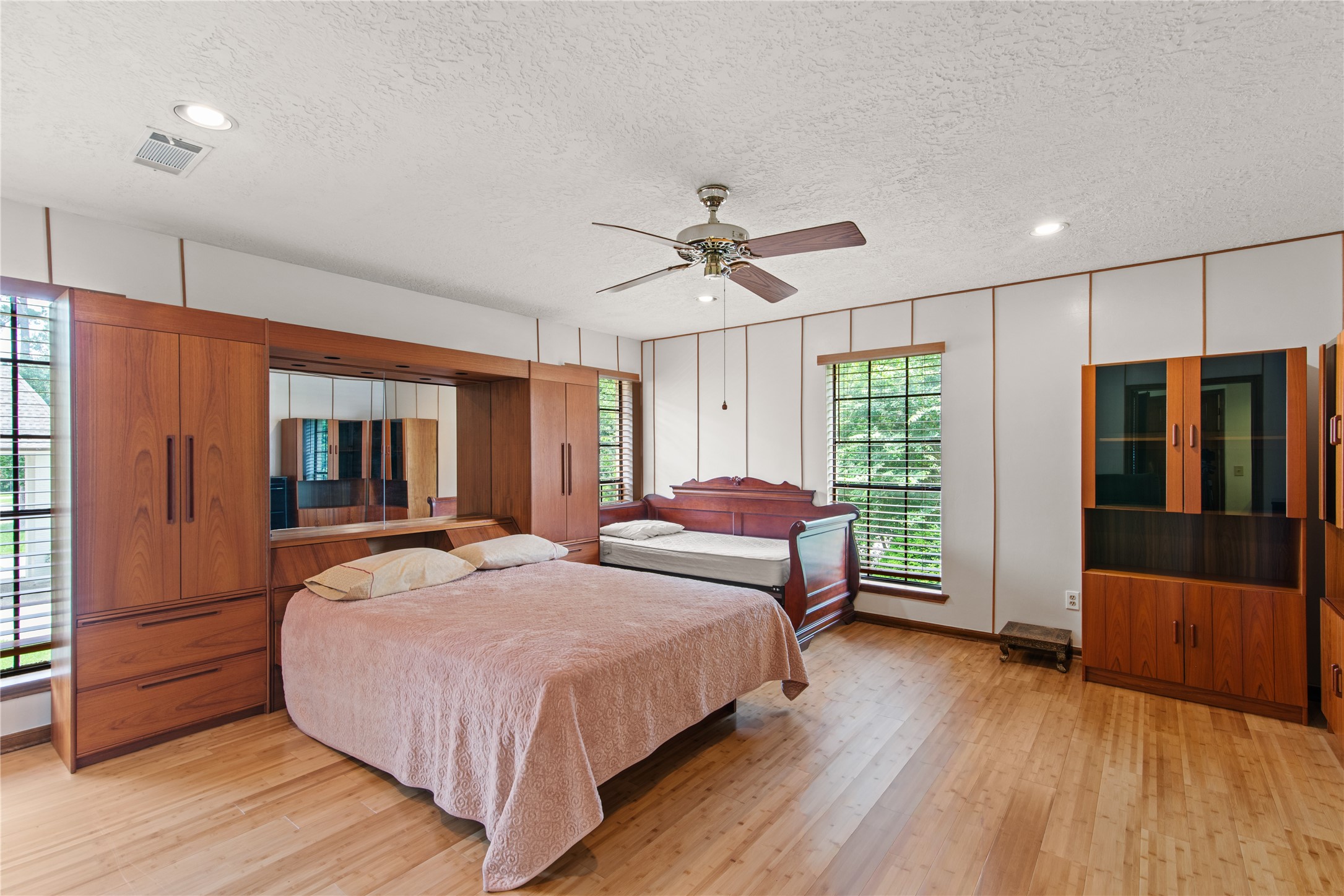 319 S Rivershire Drive Property Photo 41