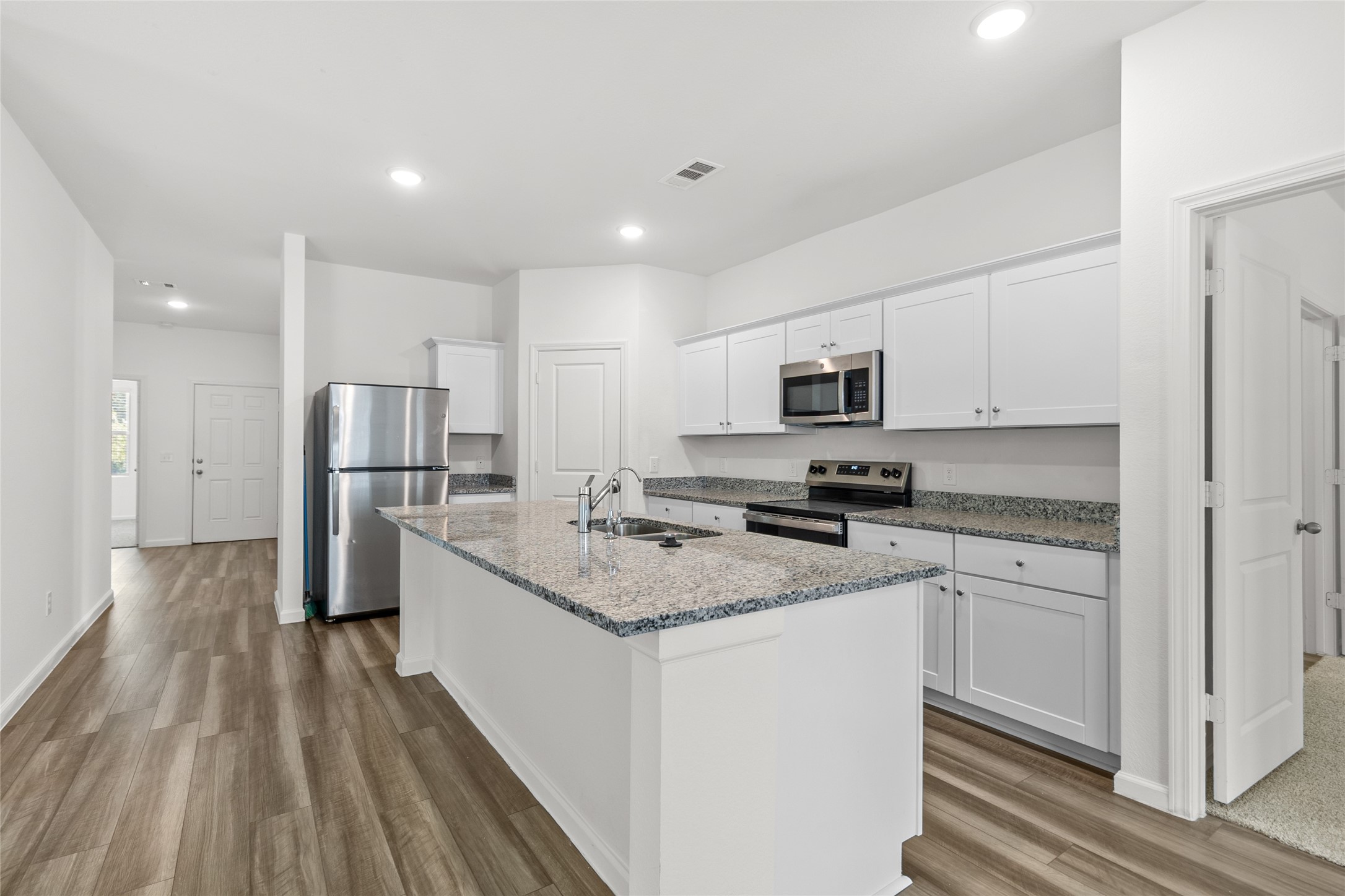 3602 Admiralty Drive Property Photo 4