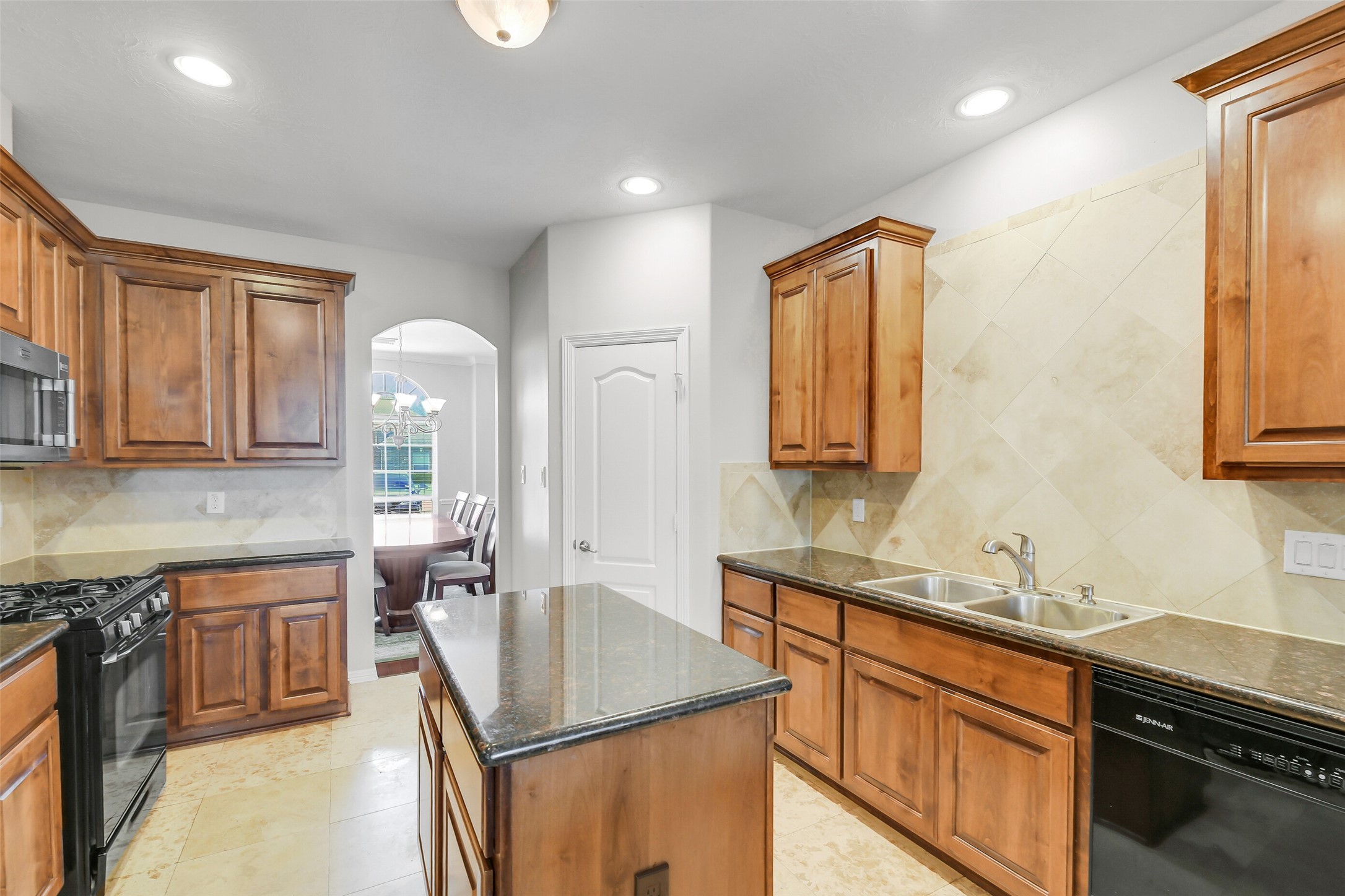 14906 Windsor Manor Property Photo 6