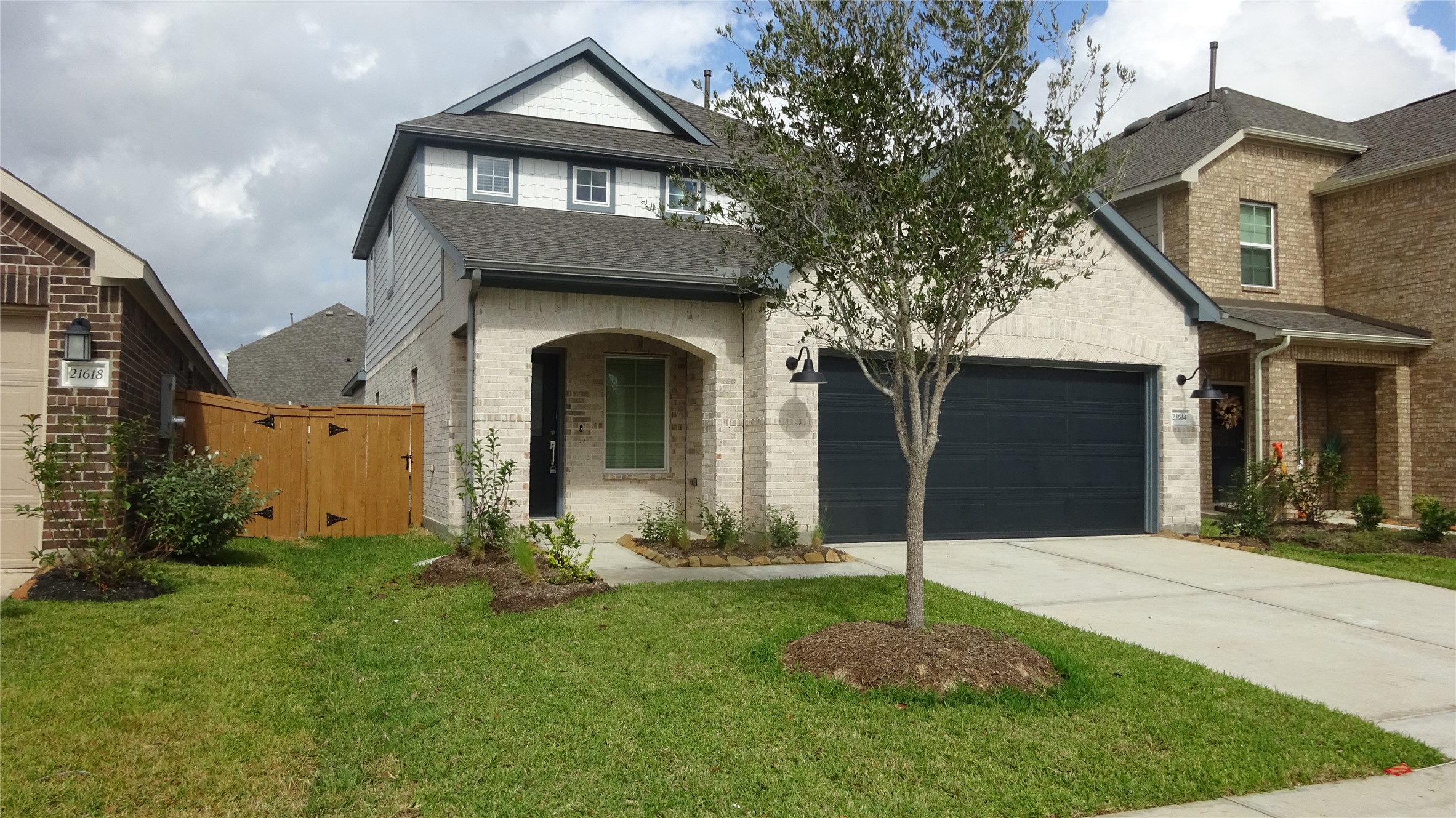 21614 Coral Mist Drive Property Photo 3