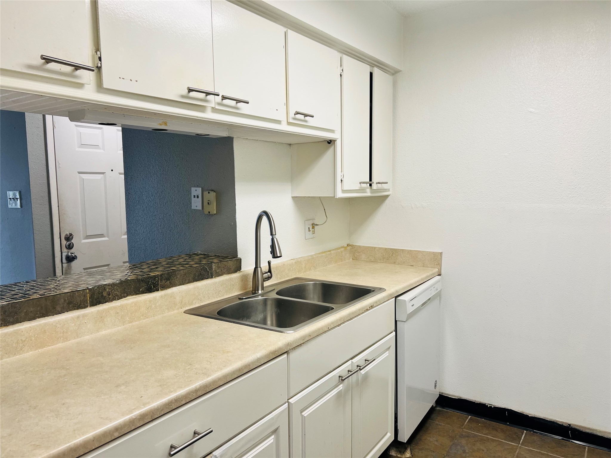 2800 Jeanetta Street 1702 Property Photo 4
