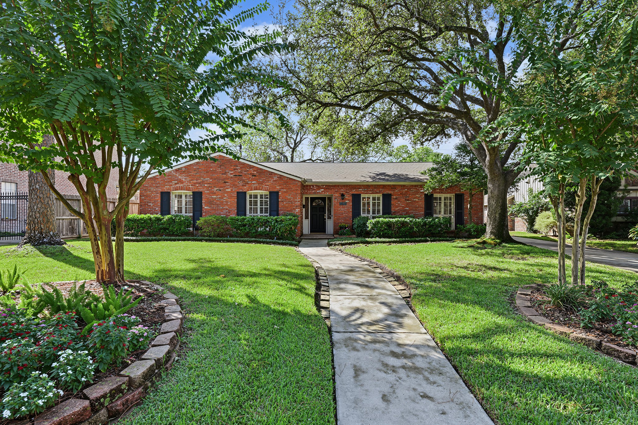 7915 Meadow Lake Lane Property Photo 1