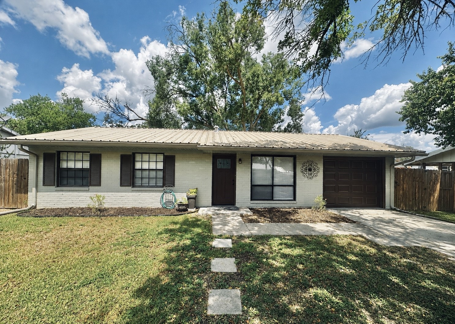 308 W Clayton Property Photo 1
