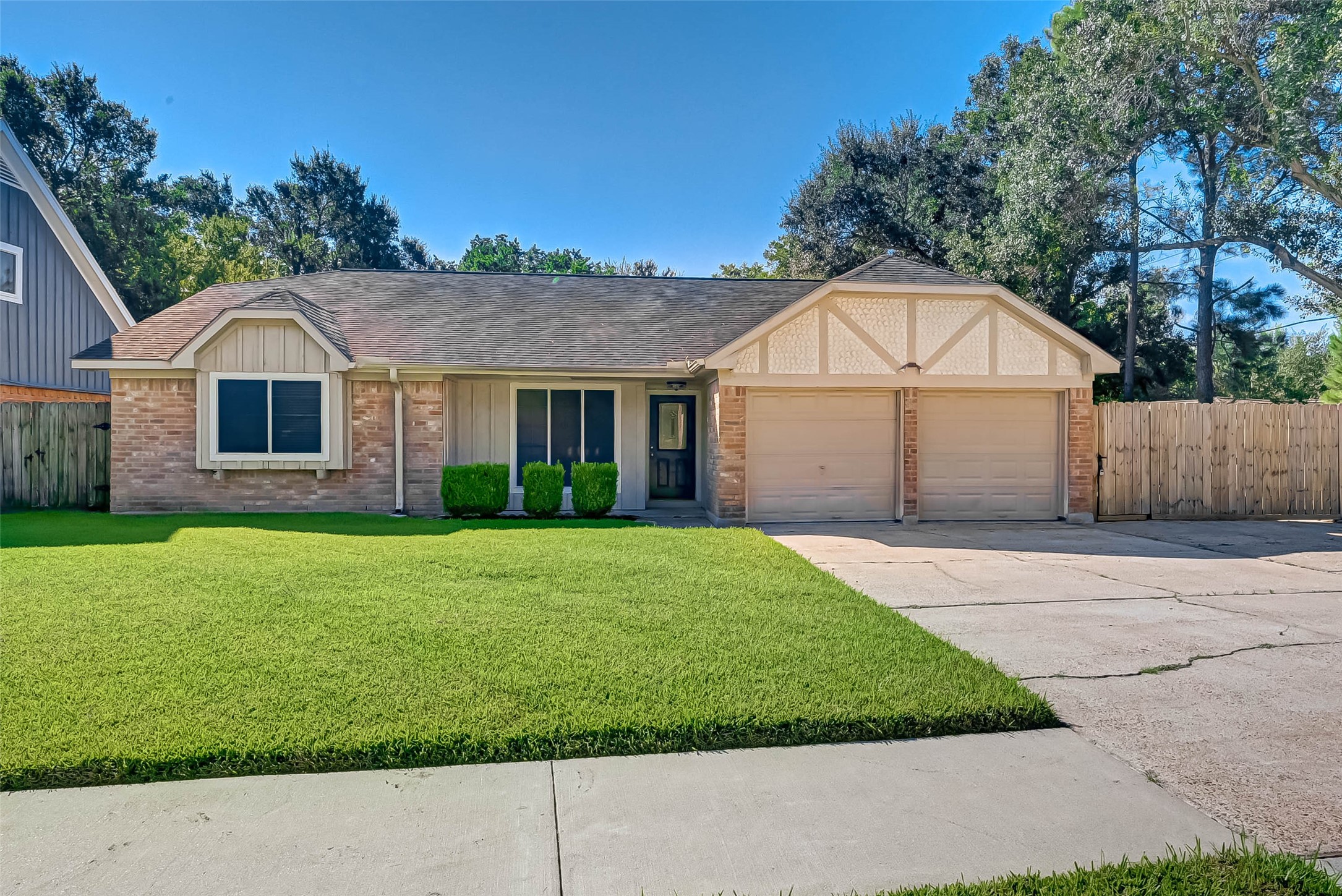 1406 Pinecroft Drive Property Photo 1