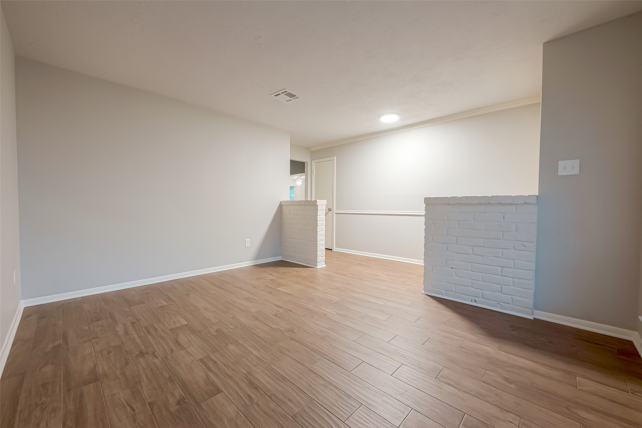 1406 Pinecroft Drive Property Photo 5