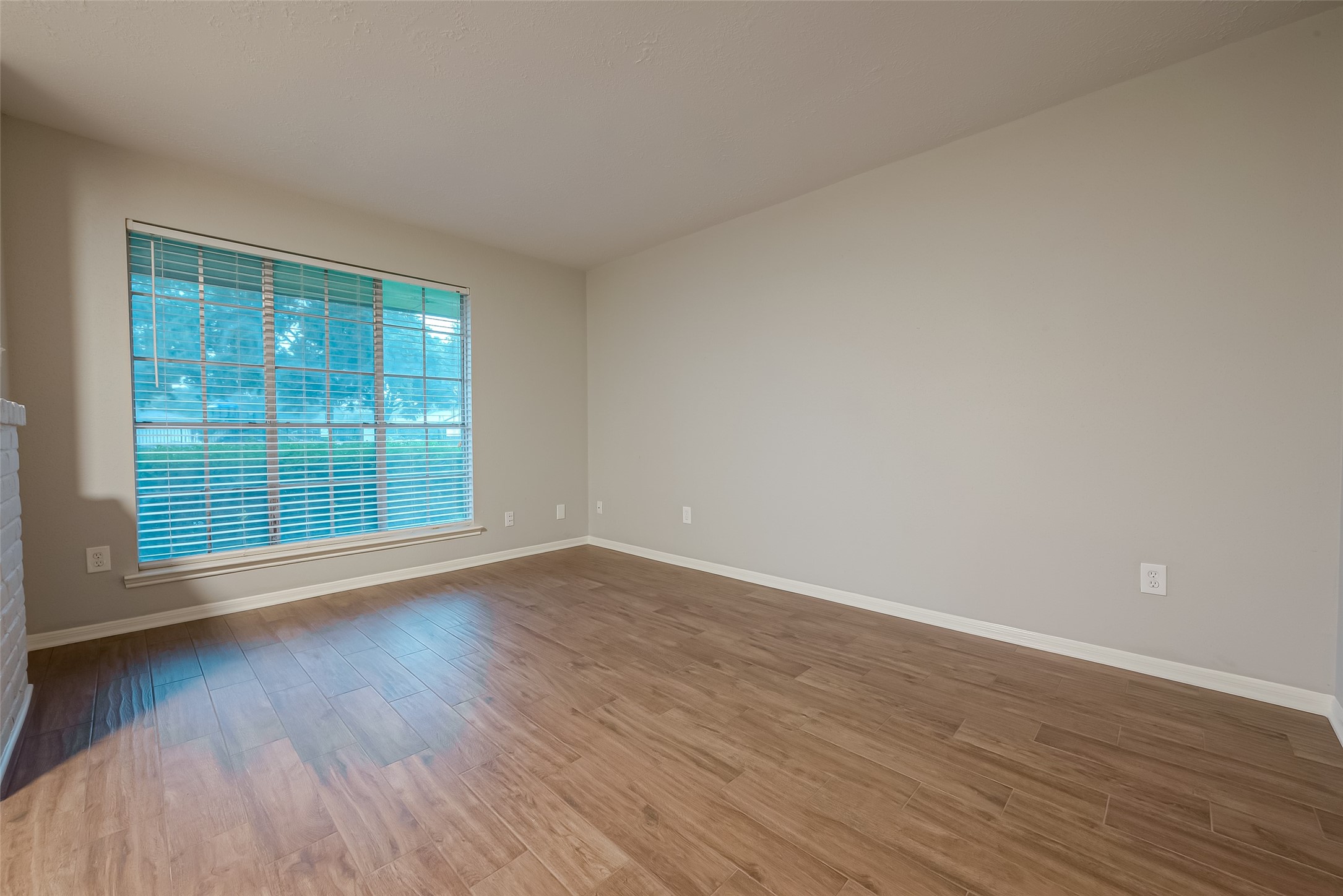 1406 Pinecroft Drive Property Photo 6
