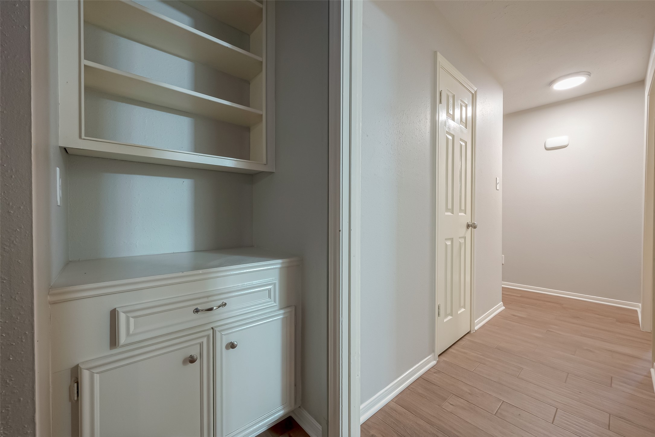 1406 Pinecroft Drive Property Photo 8
