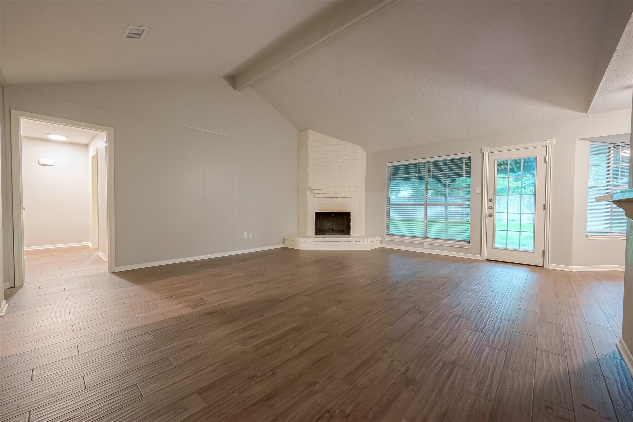 1406 Pinecroft Drive Property Photo 9