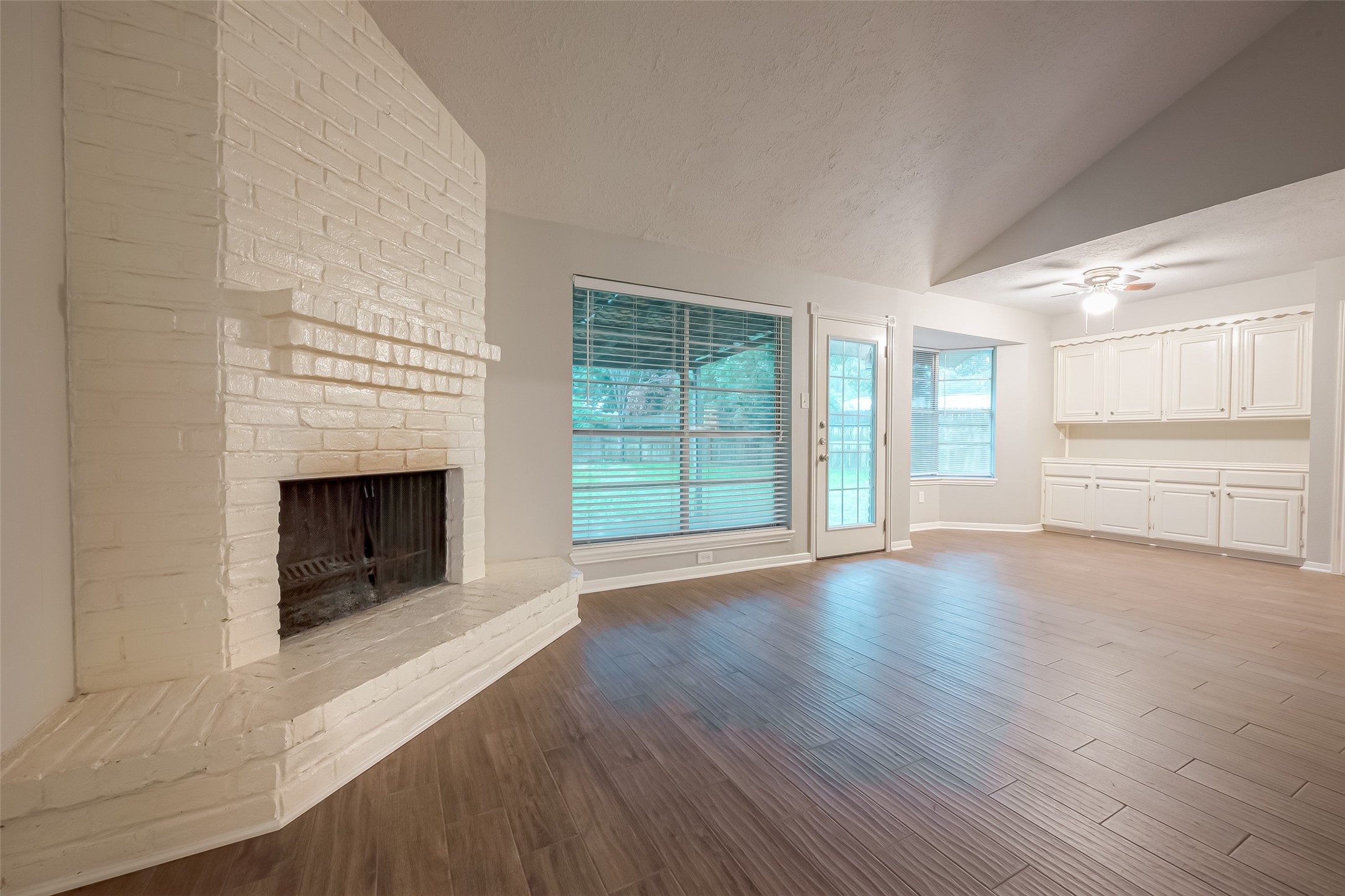 1406 Pinecroft Drive Property Photo 10