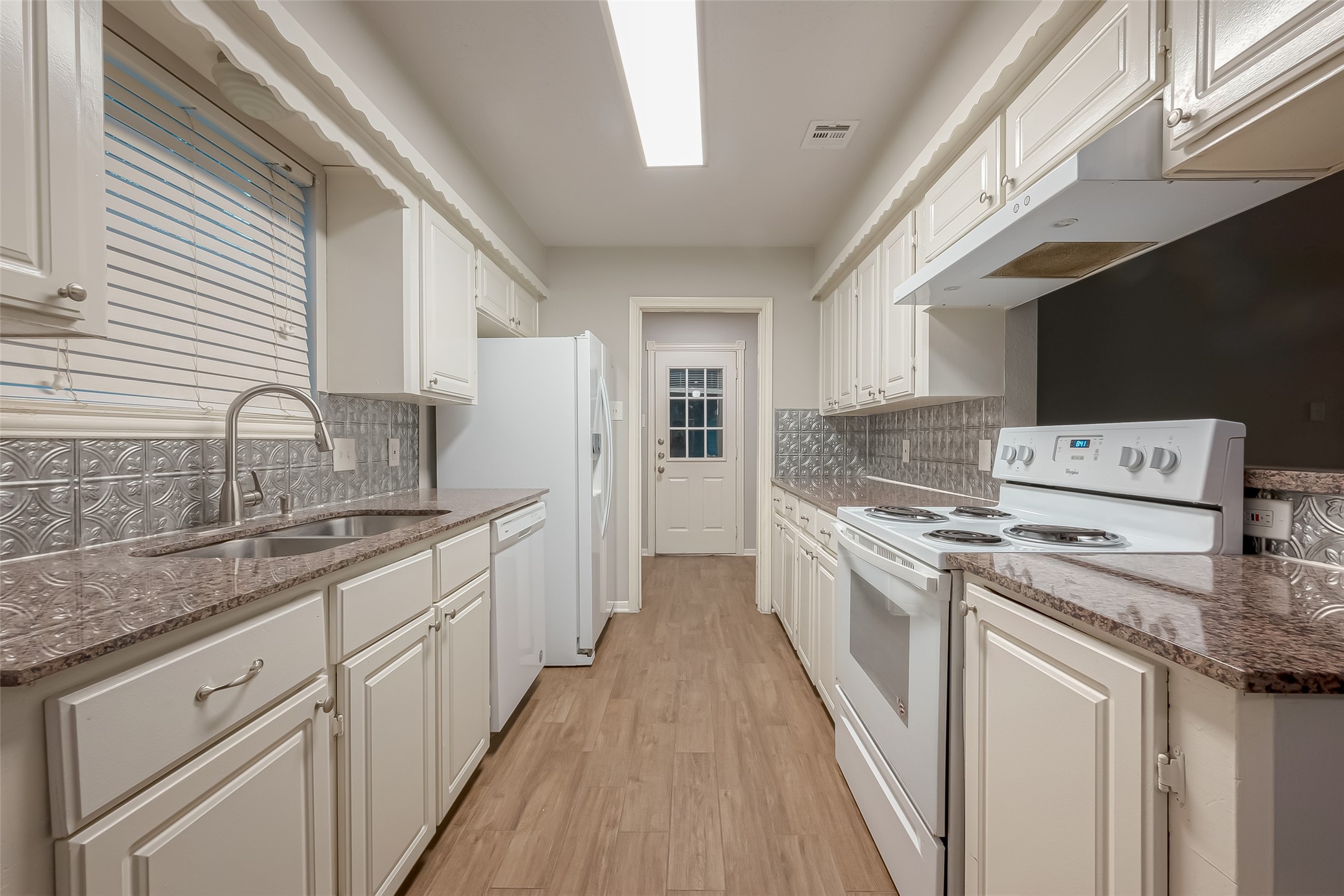 1406 Pinecroft Drive Property Photo 13