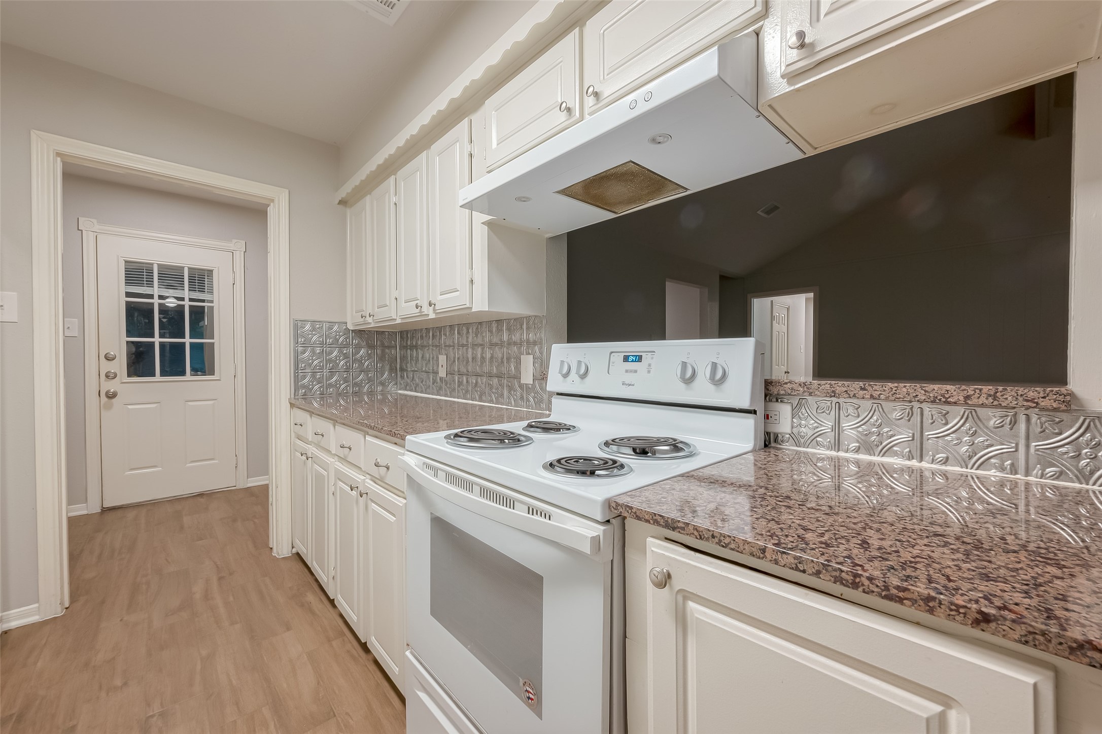 1406 Pinecroft Drive Property Photo 14