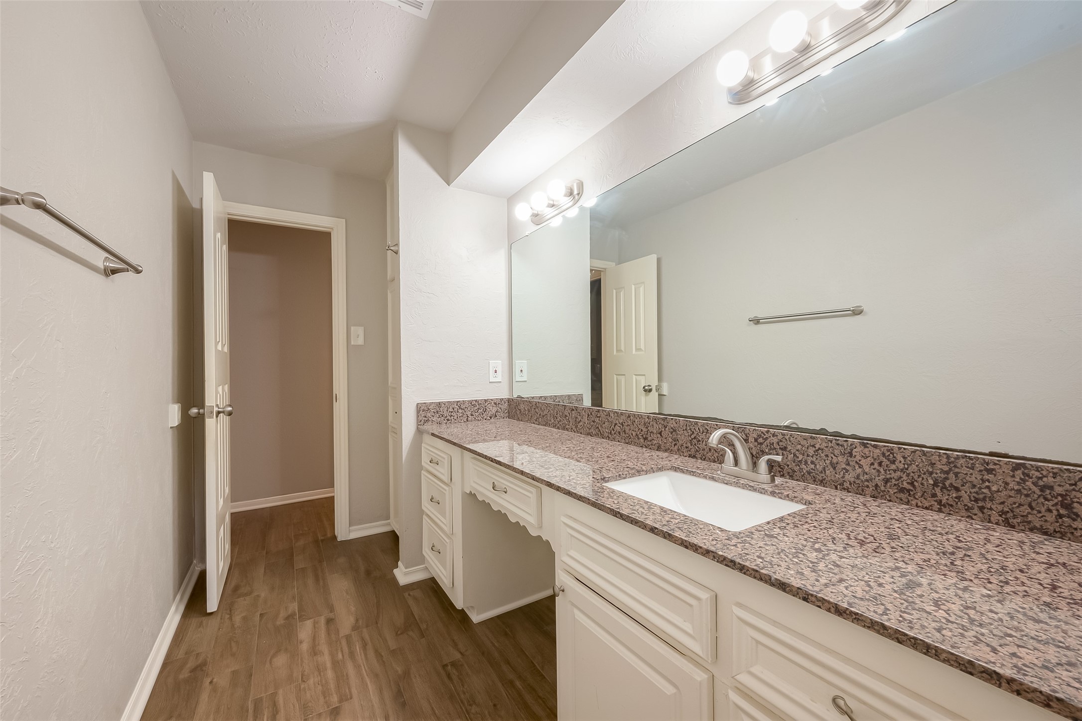 1406 Pinecroft Drive Property Photo 20