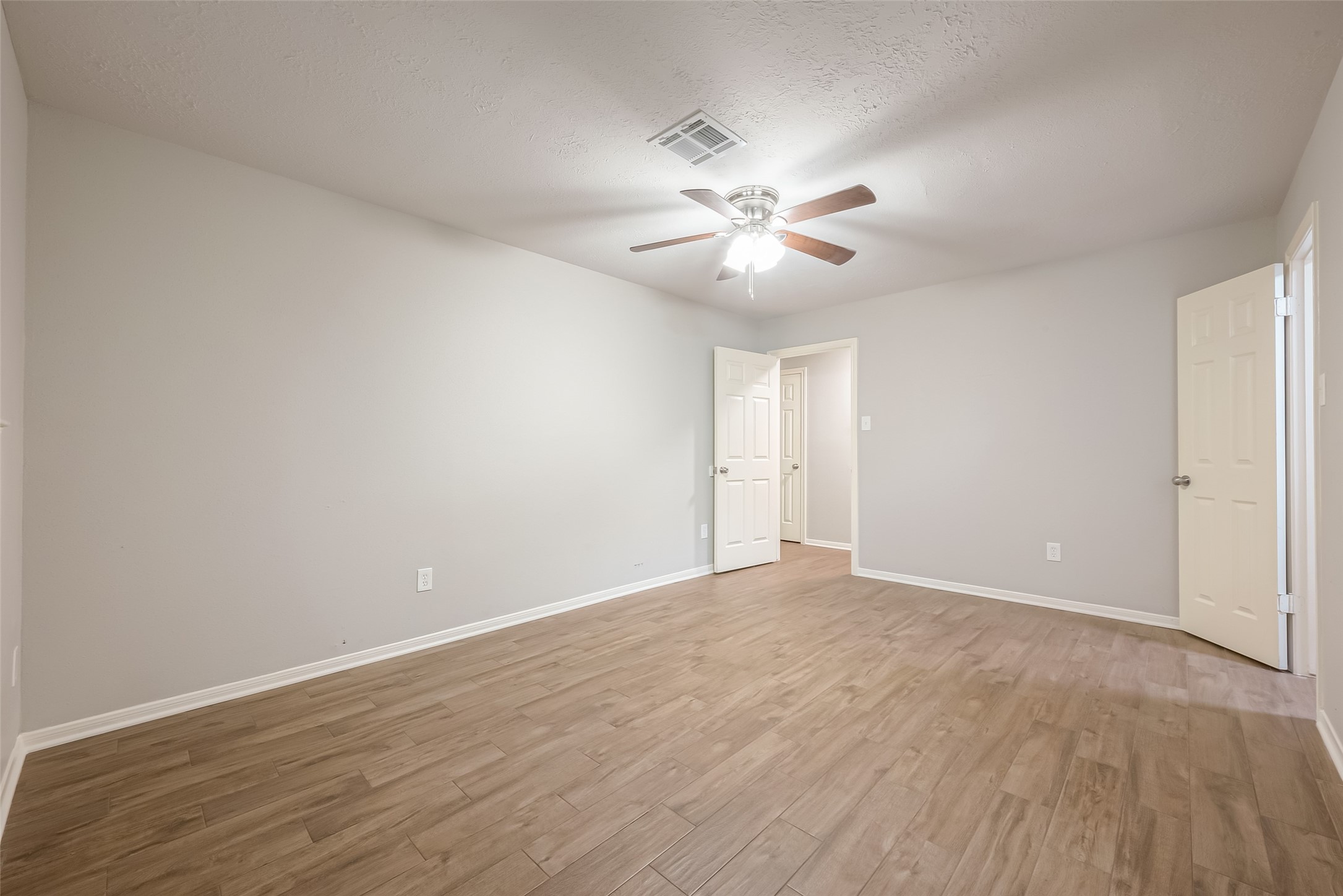 1406 Pinecroft Drive Property Photo 24