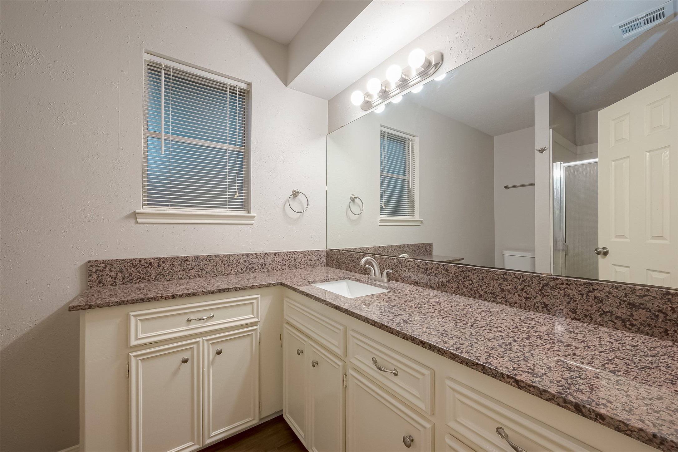1406 Pinecroft Drive Property Photo 25