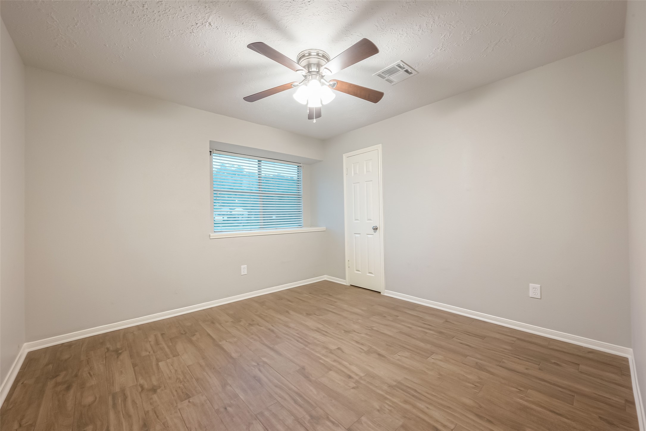 1406 Pinecroft Drive Property Photo 27