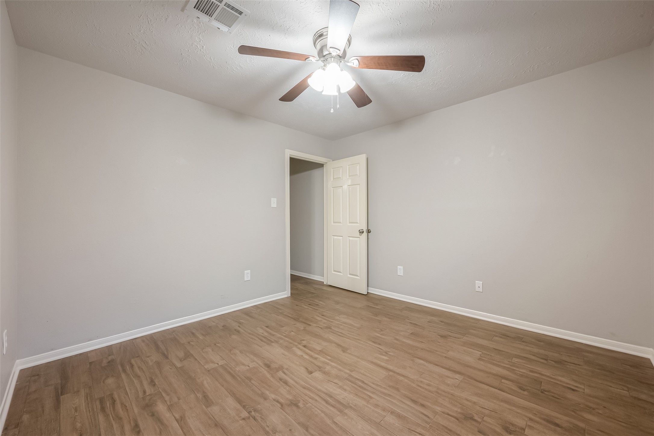 1406 Pinecroft Drive Property Photo 28