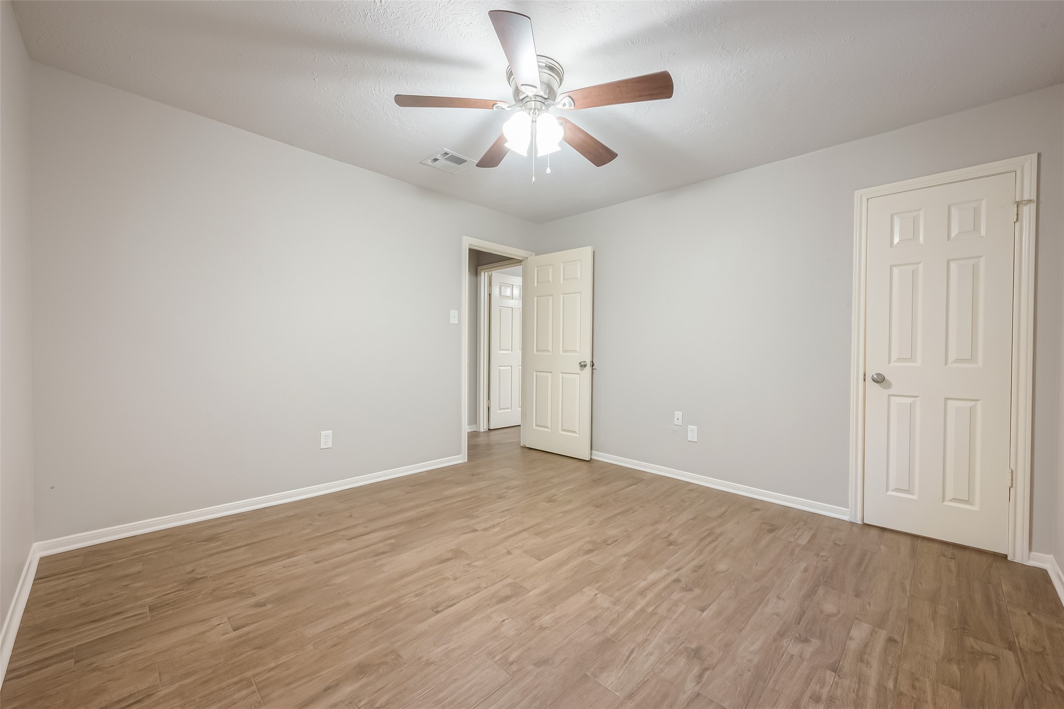 1406 Pinecroft Drive Property Photo 31