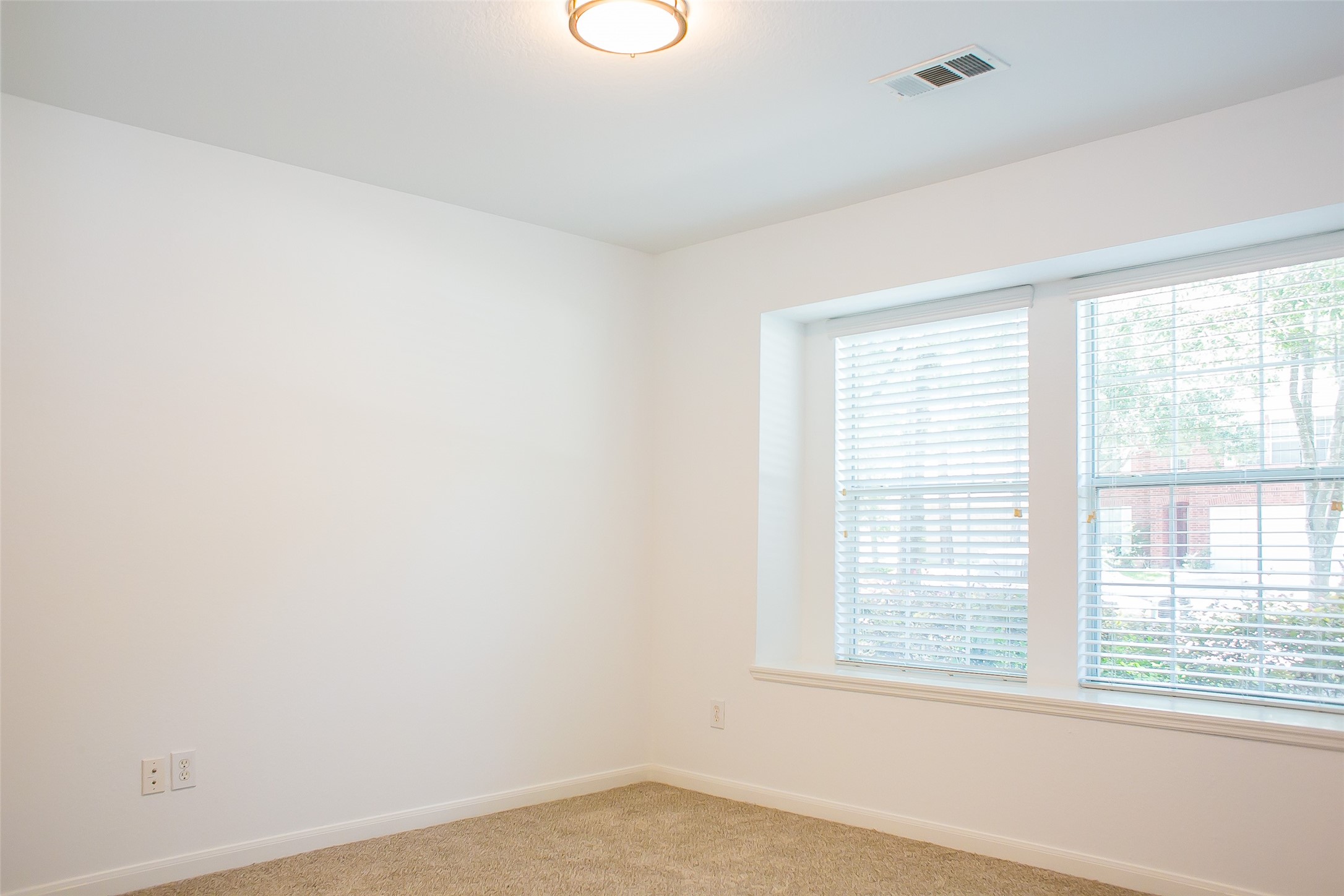 91 Genesee Ridge Drive Property Photo 17