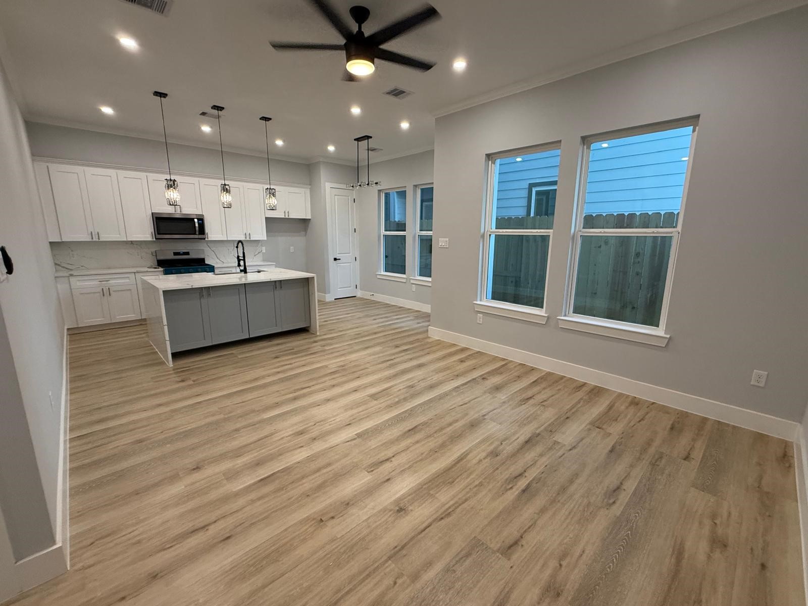 6848 Del Rio Street Property Photo 9