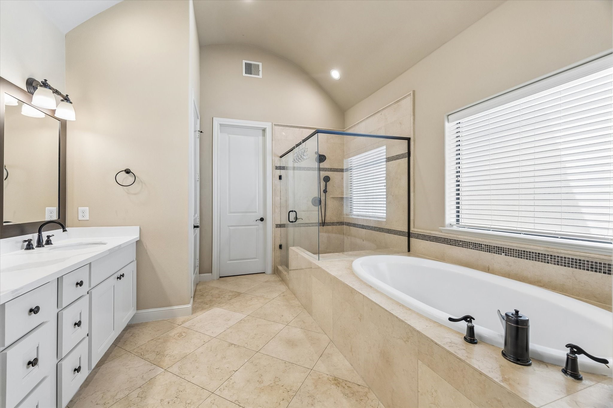 1209 W 22nd Street Property Photo 16