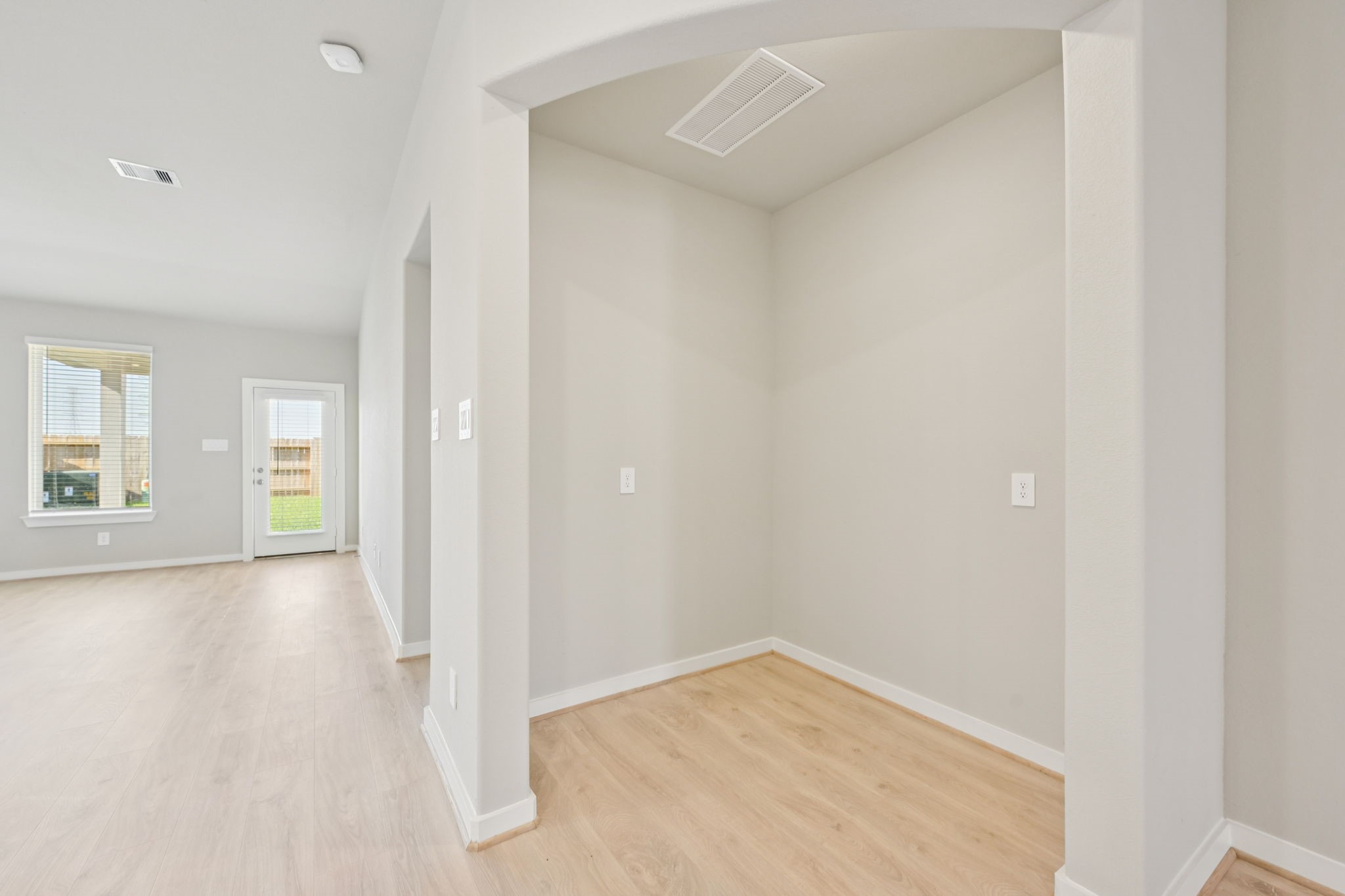 5209 Redbud Valley Drive Property Photo 4