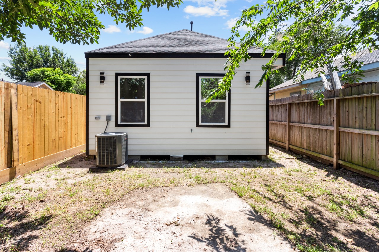 1101 Wooding Street Property Photo 11